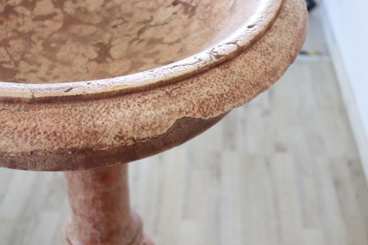 Italienische antike handgeschnitzte Heilige Wasserkanne aus Stein, frühes 20. Jahrhundert (Frühes 20. Jahrhundert) im Angebot