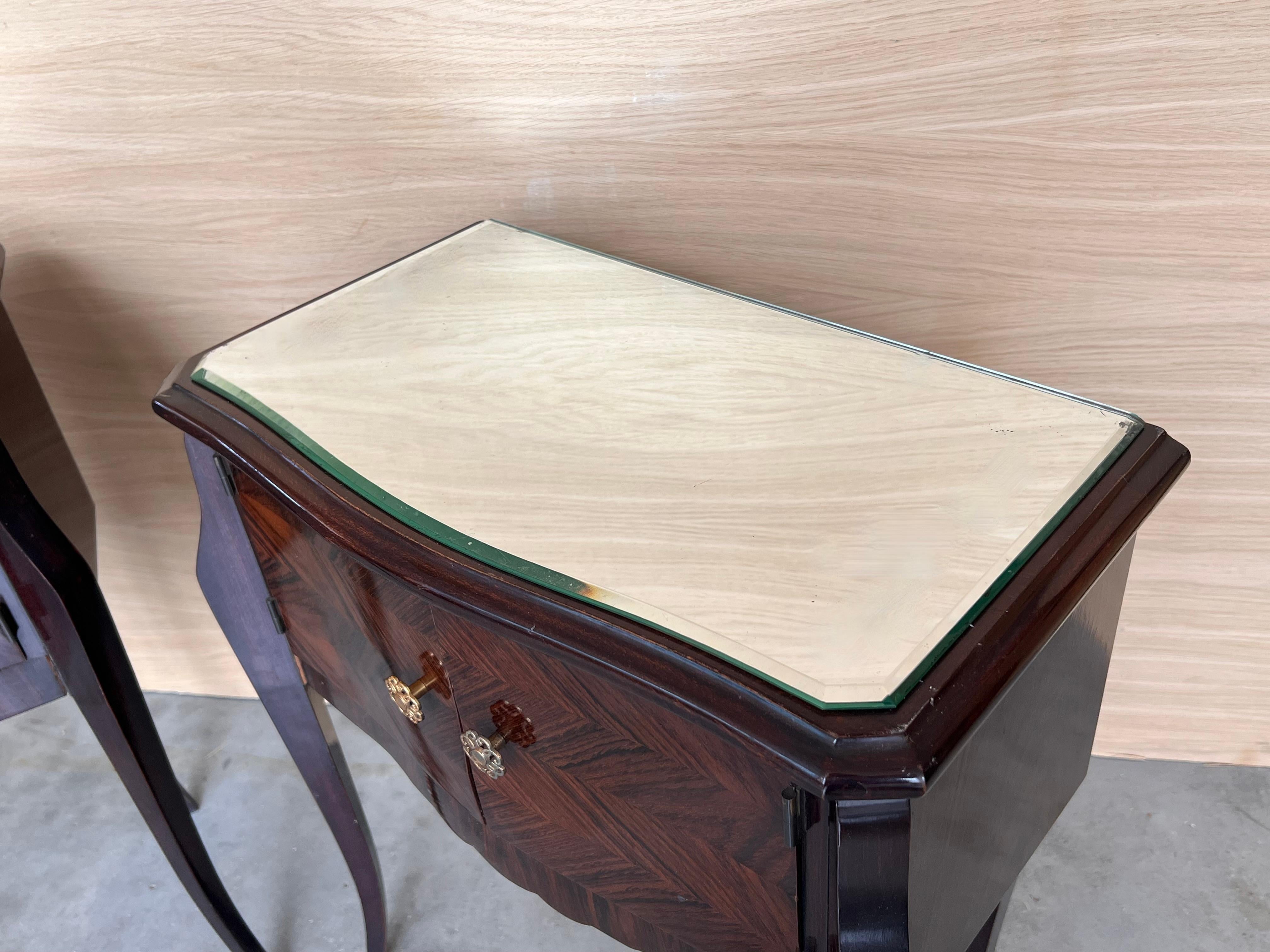 Early 20th Century Italian Art Deco Pair of Bedside Tables in Mahogany For Sale 7