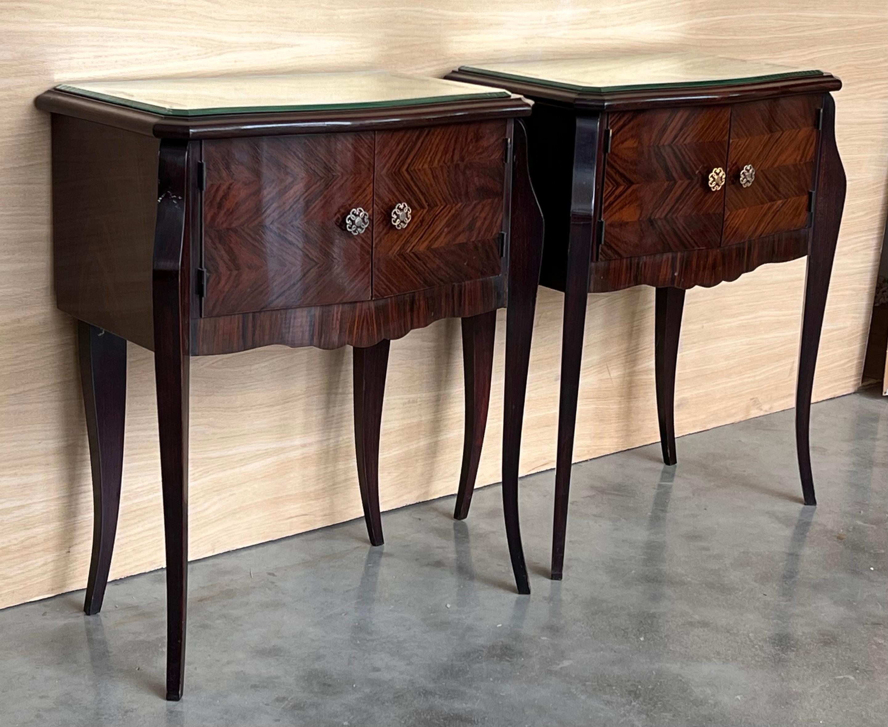 Early 20th Century Italian Art Deco Pair of Bedside Tables in Mahogany In Good Condition For Sale In Miami, FL