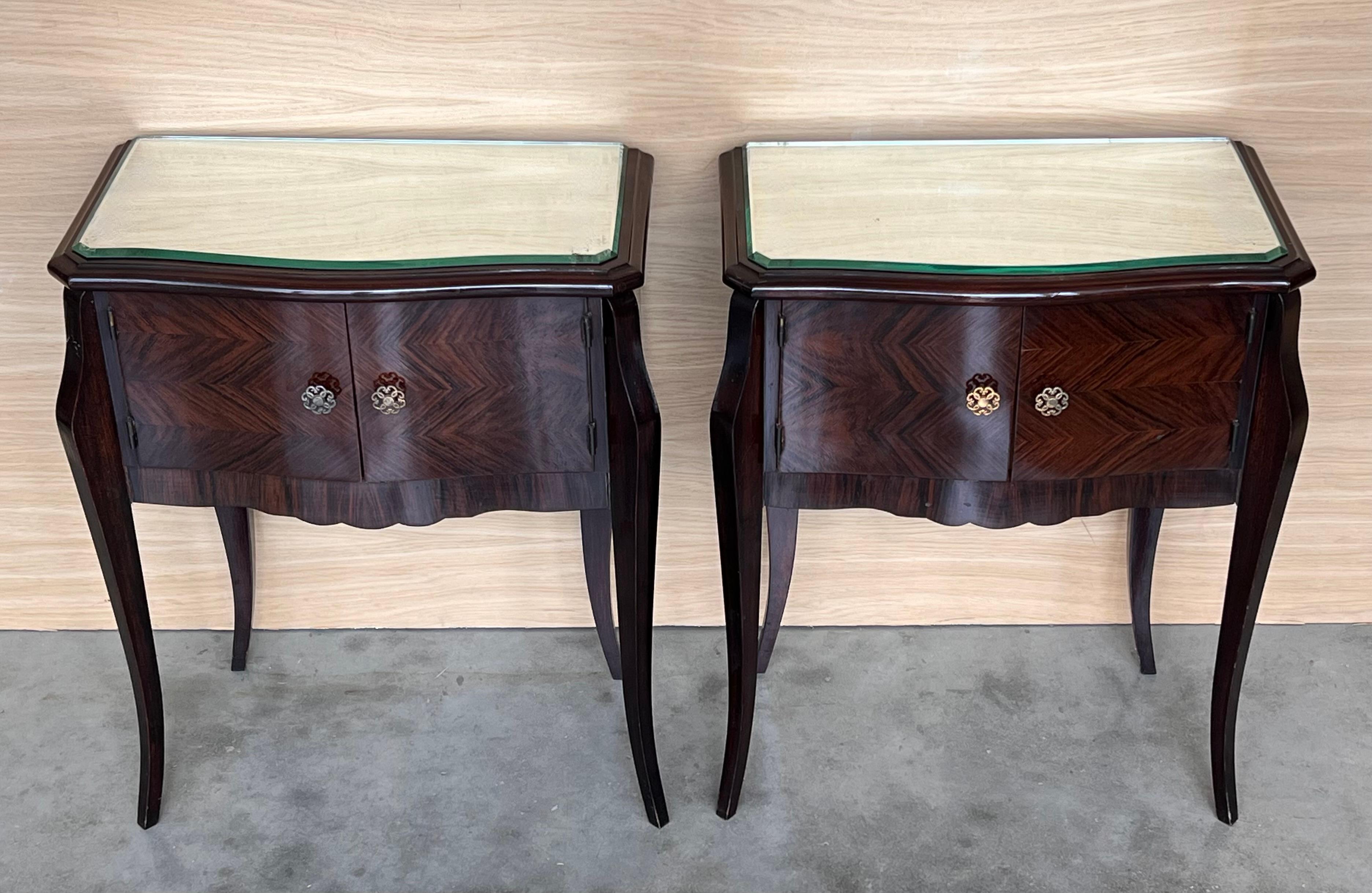 Early 20th Century Italian Art Deco Pair of Bedside Tables in Mahogany For Sale 1