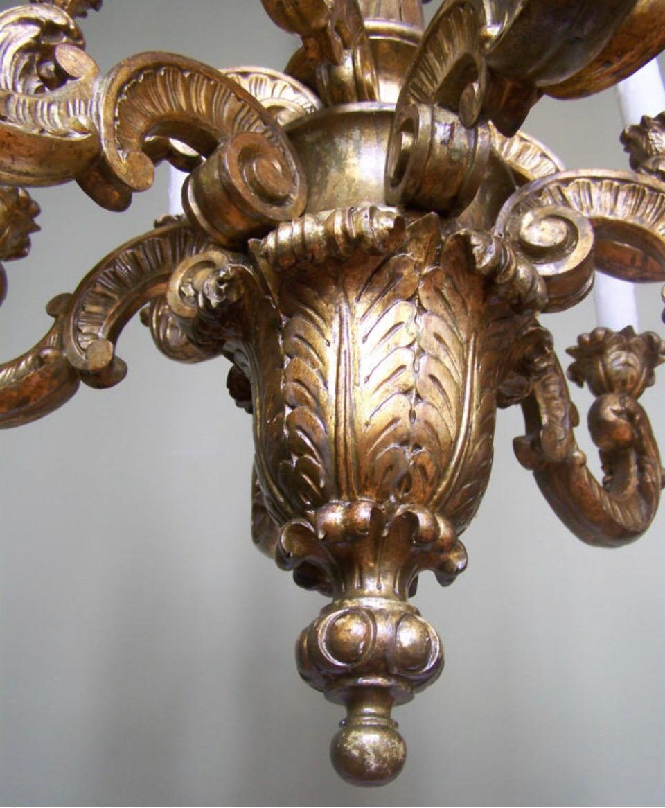 Lustre baroque italien en bois doré du début du XXe siècle Bon état - En vente à Charleston, SC