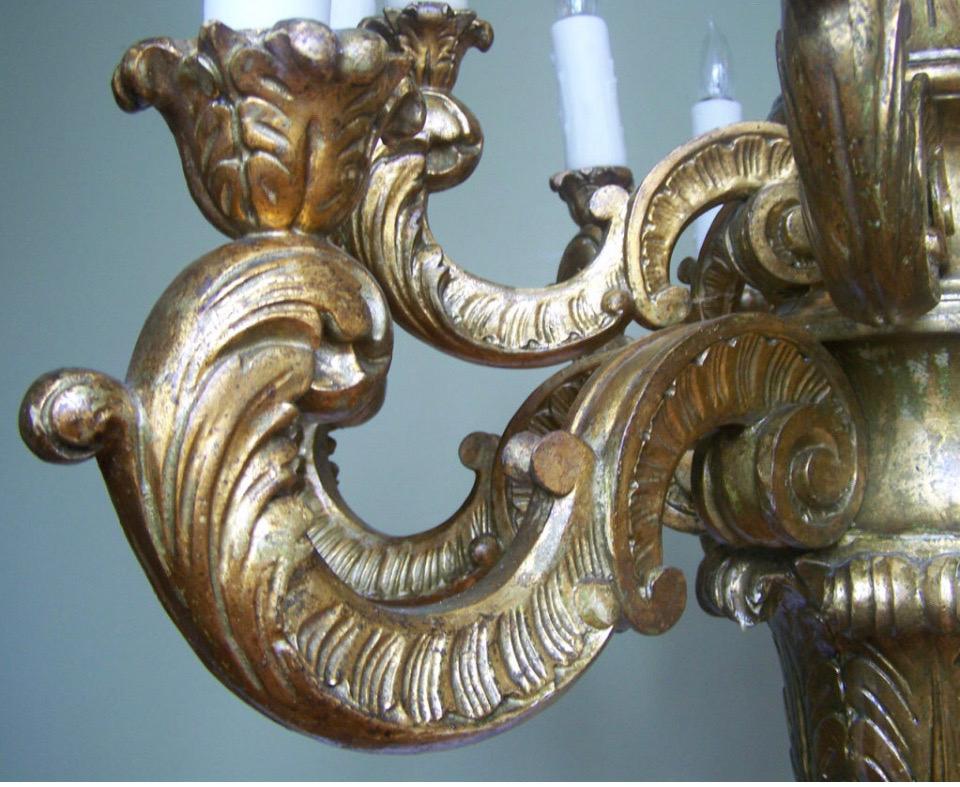 Bois doré Lustre baroque italien en bois doré du début du XXe siècle en vente