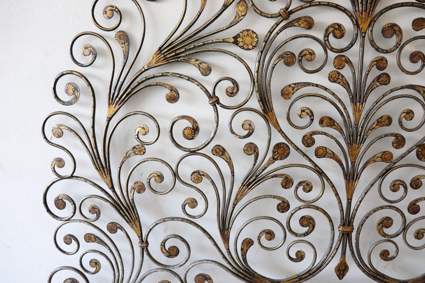Early 20th Century Italian Baroque Style Gilded Wrought Iron Headboard In Good Condition In Casale Monferrato, IT