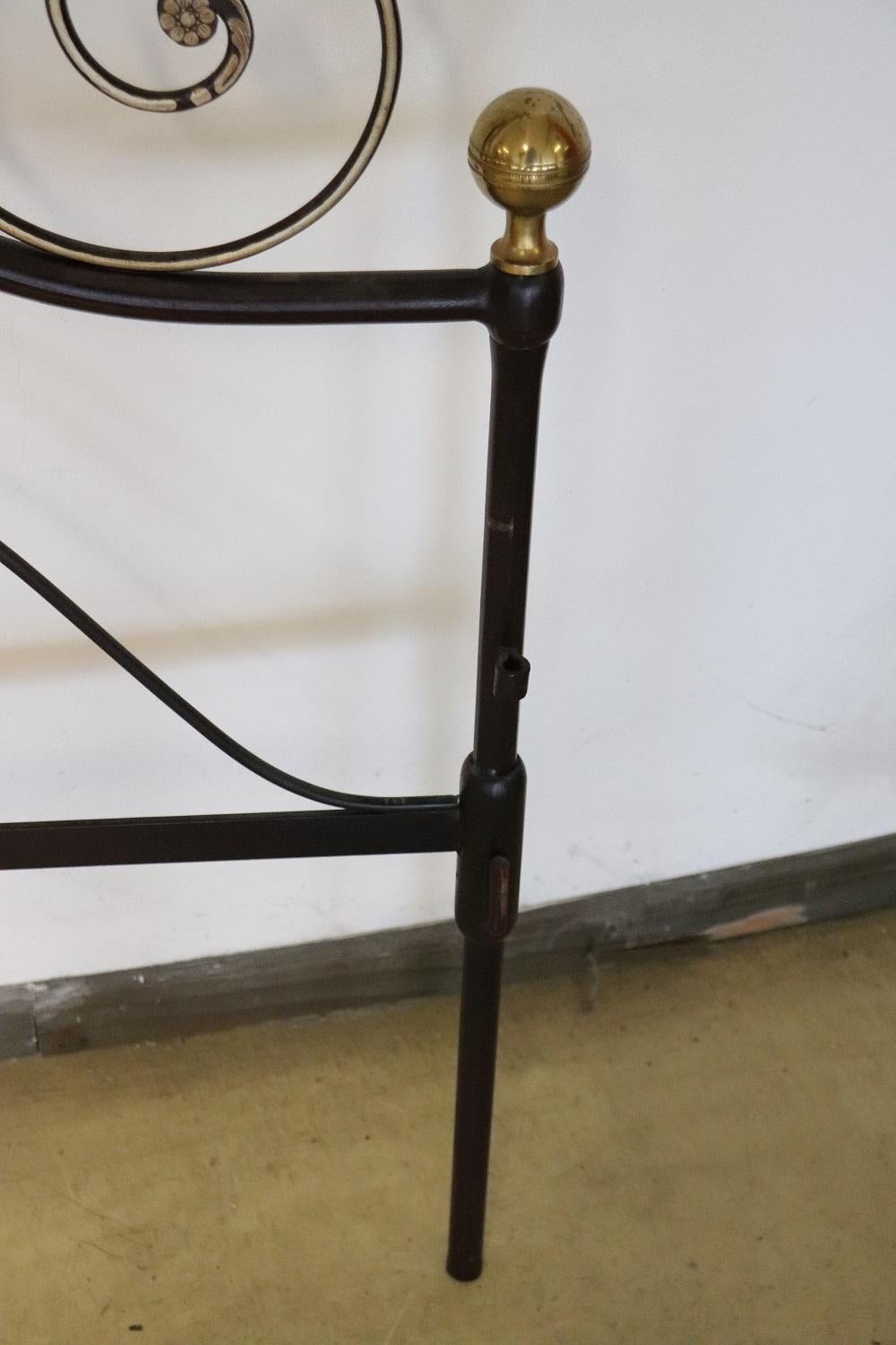 Early 20th Century Italian Baroque Style Gilded Wrought Iron Headboard In Good Condition In Casale Monferrato, IT