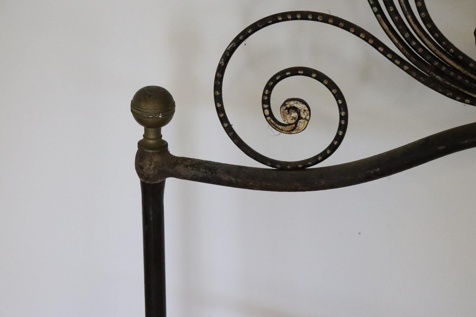 Early 20th Century Italian Baroque Style Gilded Wrought Iron Headboard In Good Condition In Casale Monferrato, IT