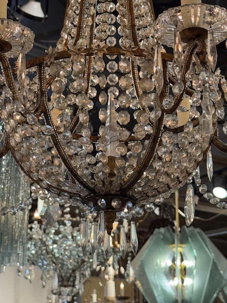 Bronze Lustre italien du début du 20e siècle en forme de panier et en cristal perlé en vente