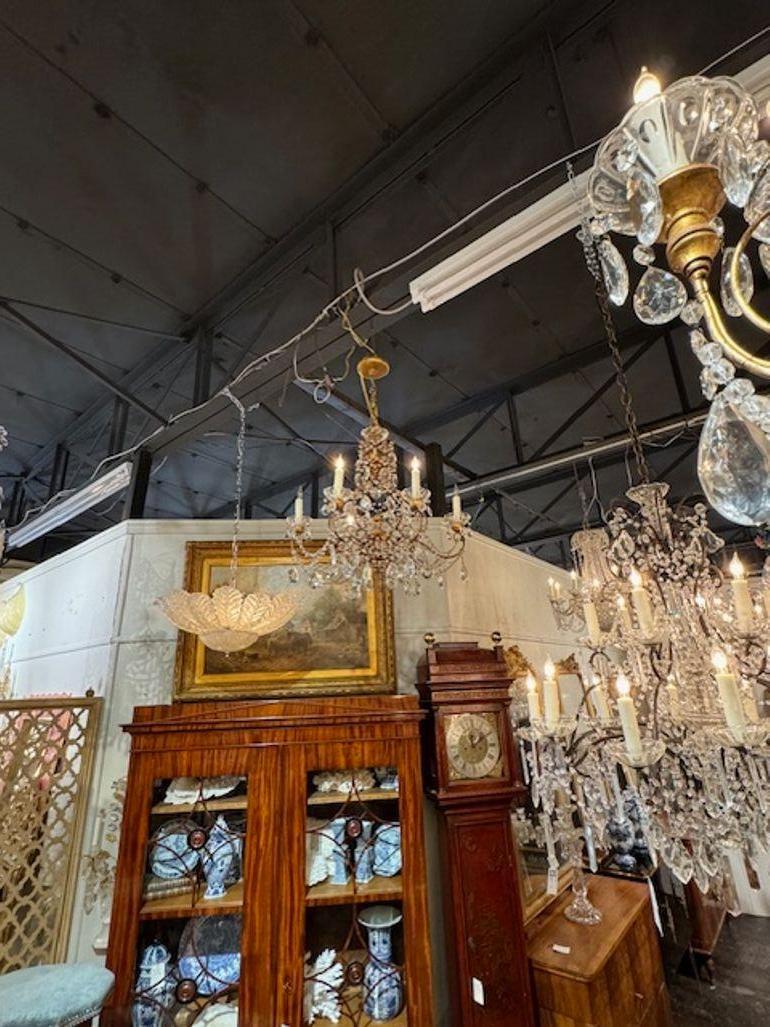 Italiano Lampadario in legno dorato con perline e cristalli del primo Novecento italiano in vendita