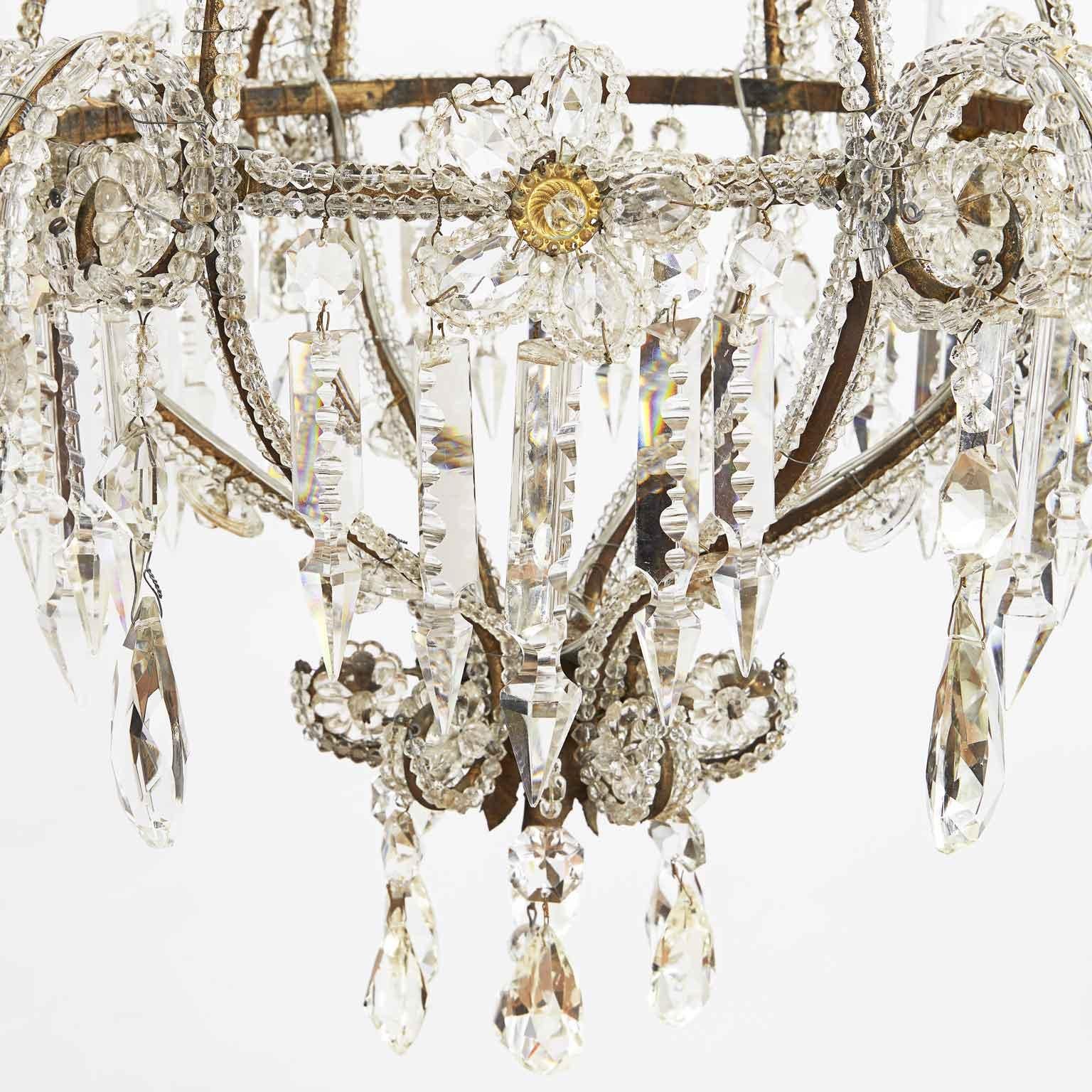 Brass Early 20th Century Italian Beaded Crystal Flower Chandelier with Gilt Buttons For Sale