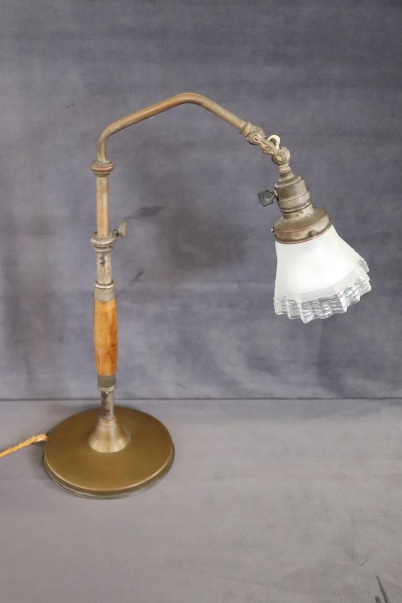 Italienische Tischlampe aus Messing und Glas aus dem frühen 20. Jahrhundert im Zustand „Gut“ im Angebot in Casale Monferrato, IT
