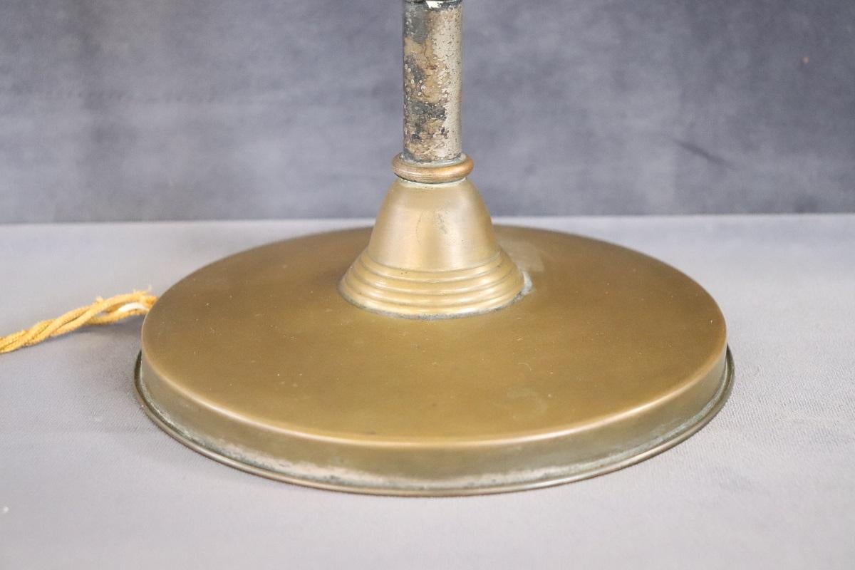 Italienische Tischlampe aus Messing und Glas aus dem frühen 20. Jahrhundert (Mitte des 20. Jahrhunderts) im Angebot