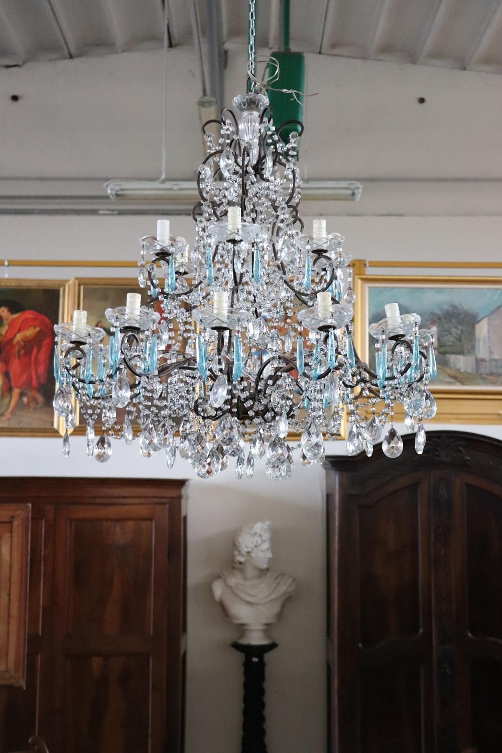 Early 20th Century Italian Bronze and Crystal Large Chandelier For Sale 6