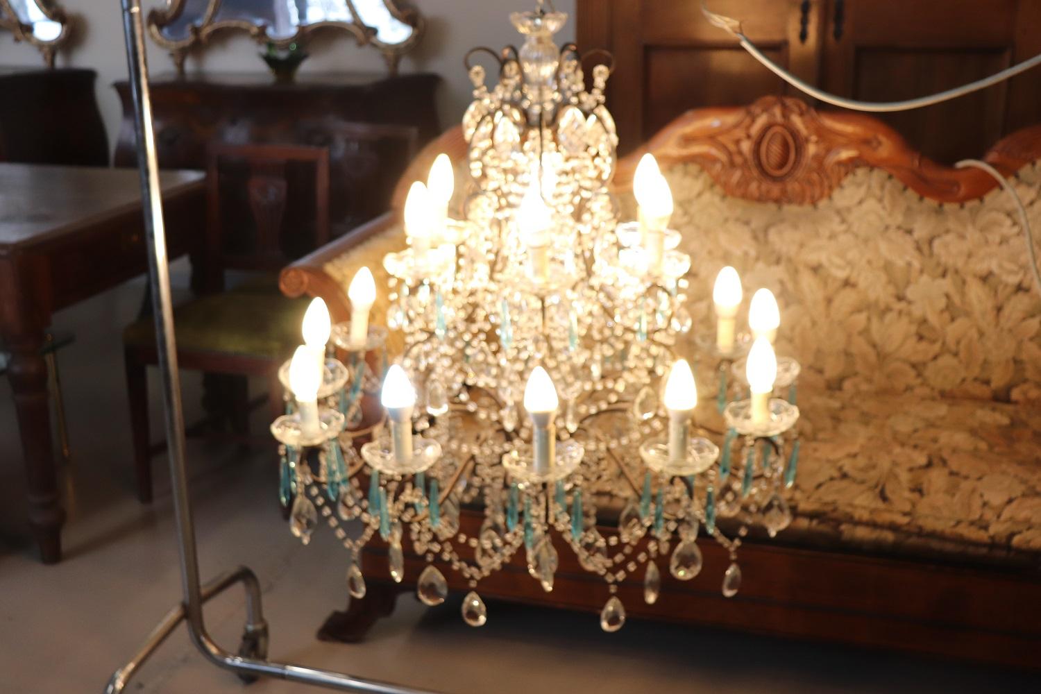 Early 20th Century Italian Bronze and Crystal Large Chandelier In Excellent Condition For Sale In Casale Monferrato, IT