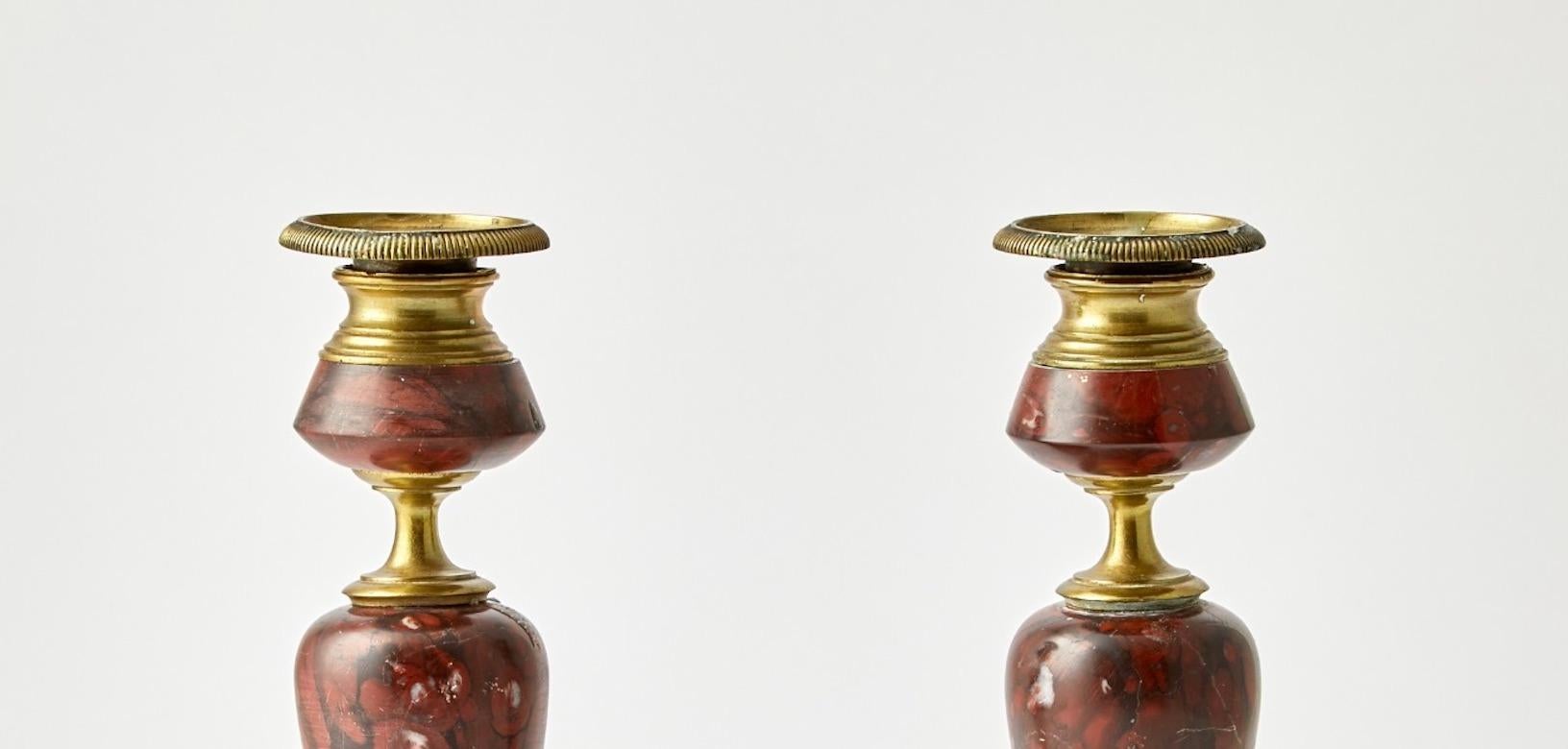 Dorato Portacandele in bronzo e marmo rosso del primo Novecento italiano in vendita