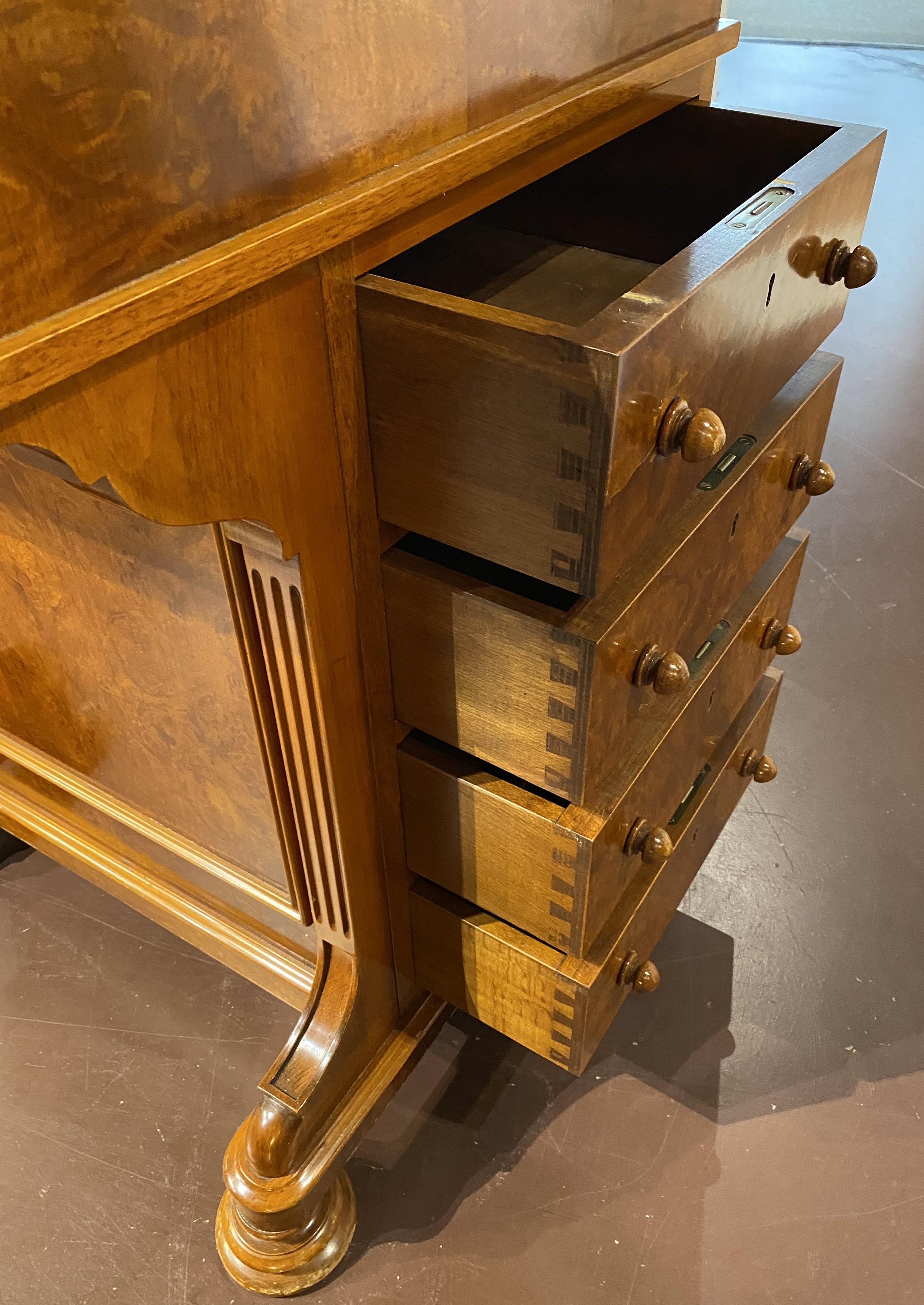 Scrivania Davenport in legno di radica dei primi del Novecento con scomparto segreto in vendita 4