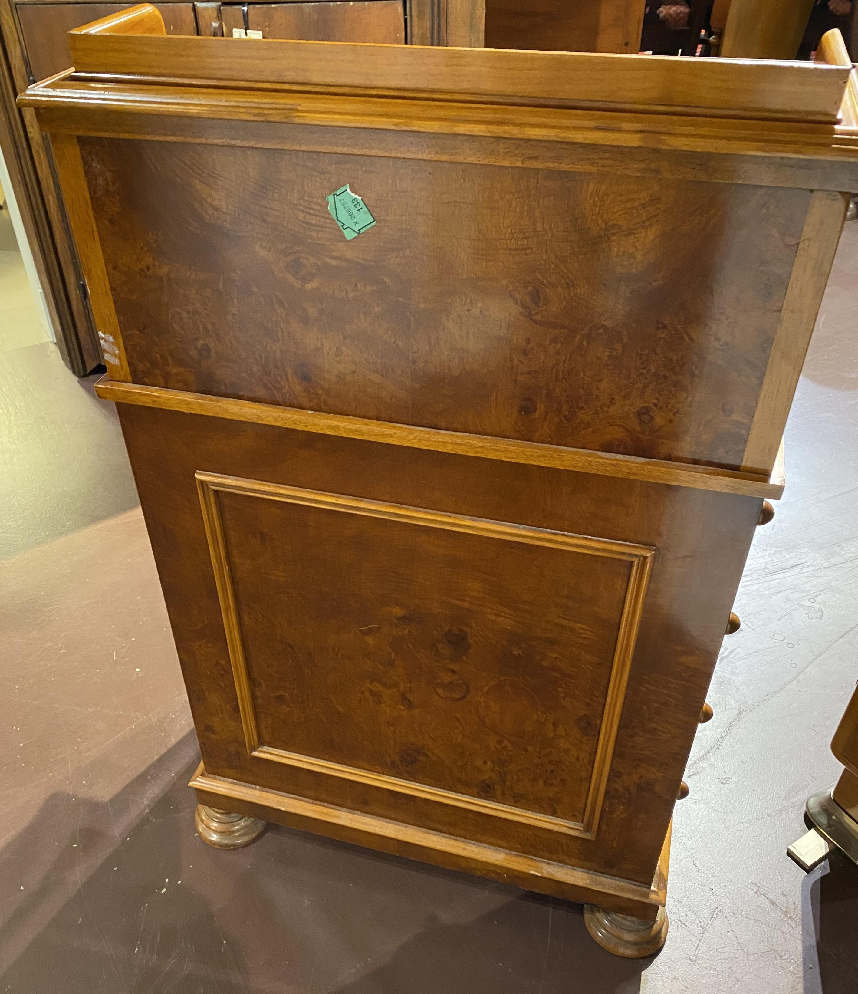 Scrivania Davenport in legno di radica dei primi del Novecento con scomparto segreto in vendita 5