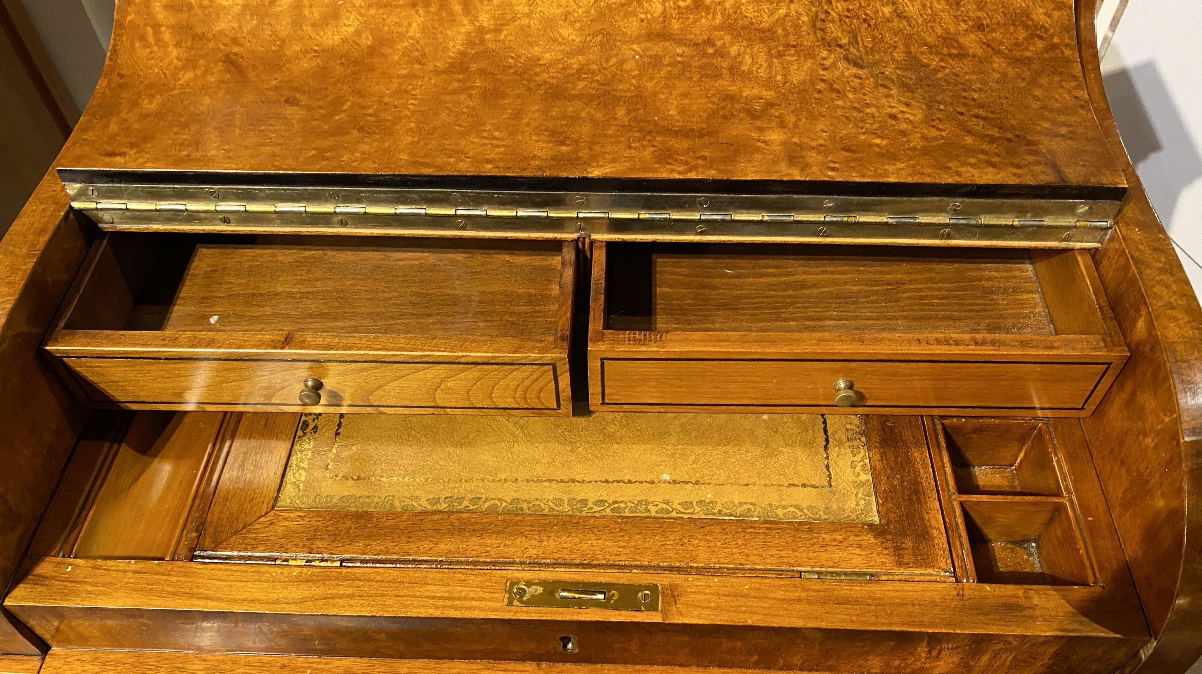 XX secolo Scrivania Davenport in legno di radica dei primi del Novecento con scomparto segreto in vendita