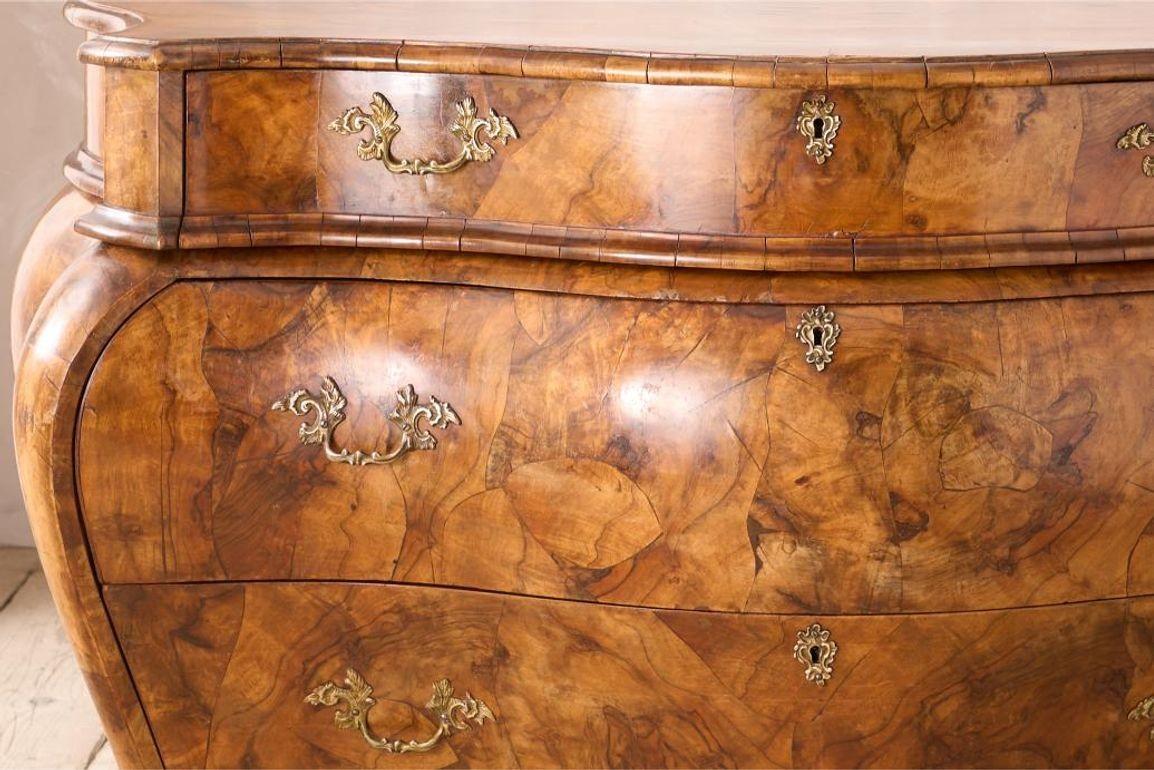 20th Century Early 20th century Italian Burr walnut chest of drawers For Sale
