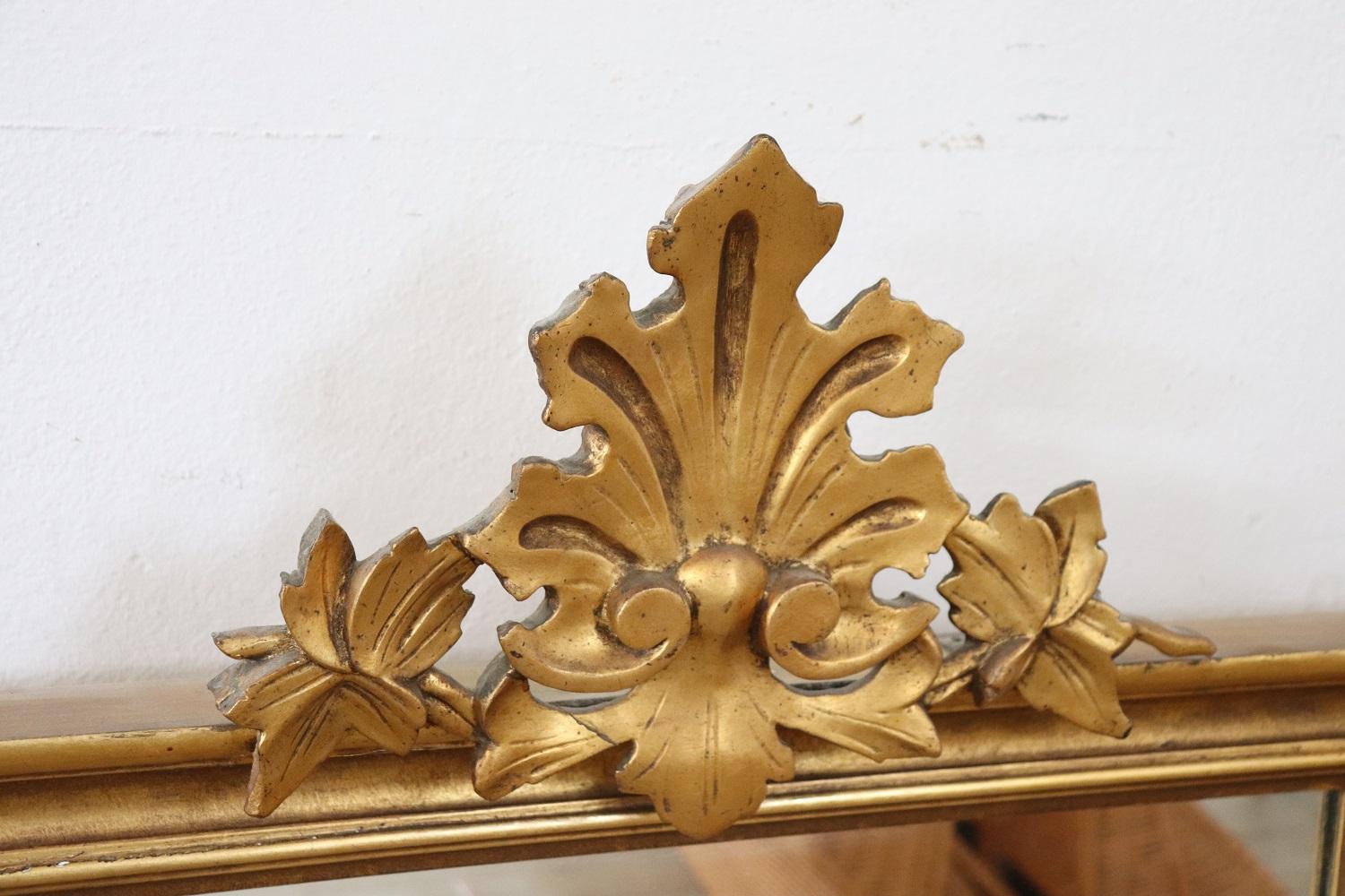Early 20th Century Italian Carved and Gilded Wood Wall Mirror In Good Condition In Casale Monferrato, IT