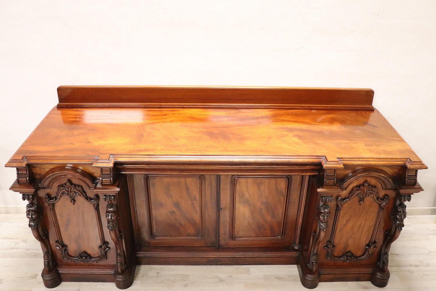 Langes italienisches geschnitztes Sideboard aus Mahagoniholz, frühes 20. Jahrhundert im Angebot 5