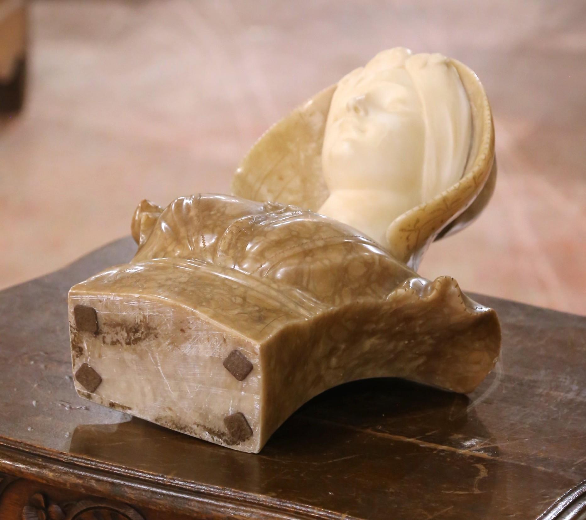 Buste de jeune fille en marbre italien sculpté du début du 20e siècle, signé Pugi en vente 6