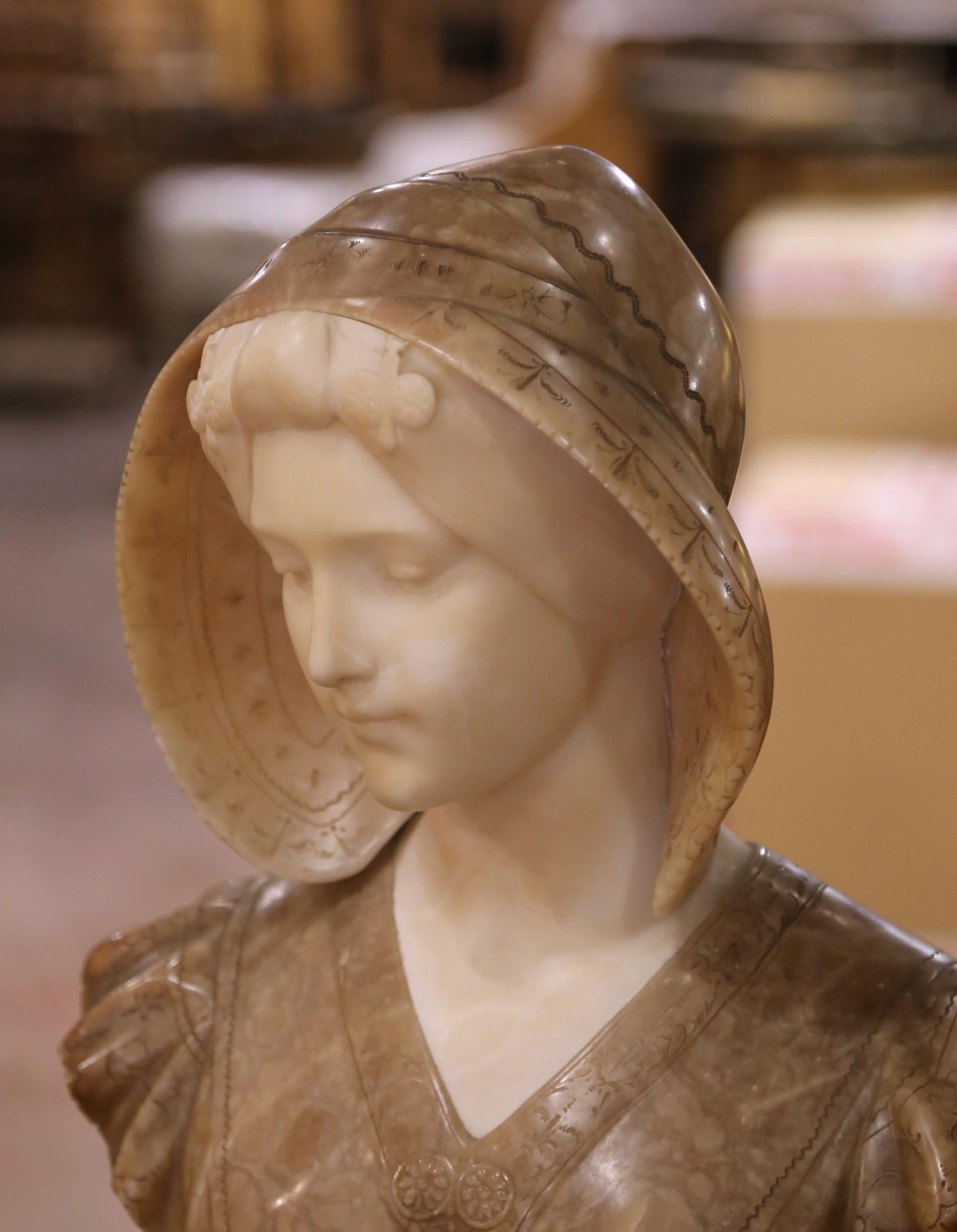 Buste de jeune fille en marbre italien sculpté du début du 20e siècle, signé Pugi en vente 2