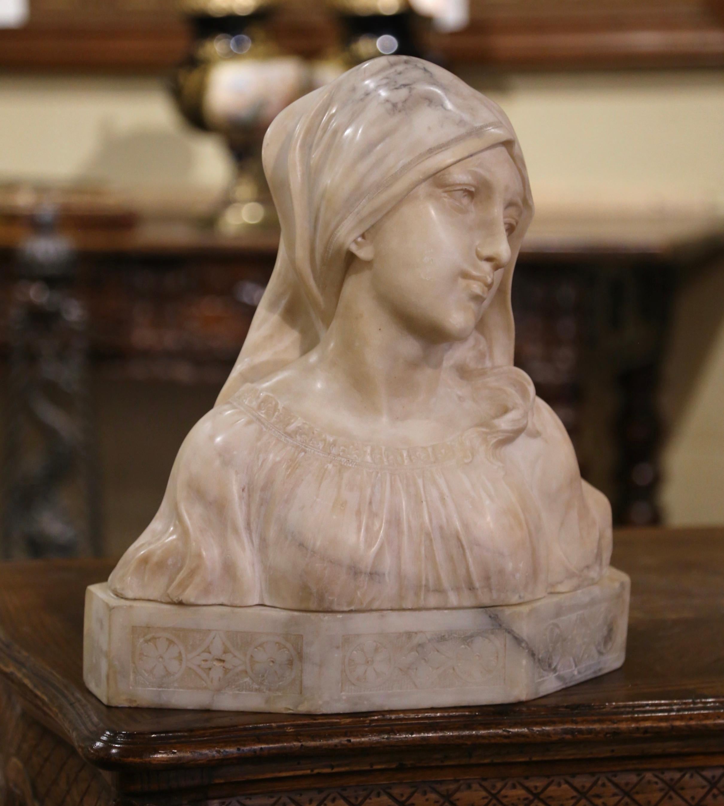Buste de jeune beauté italienne en marbre sculpté du début du 20e siècle signé A. Cipriani en vente 2