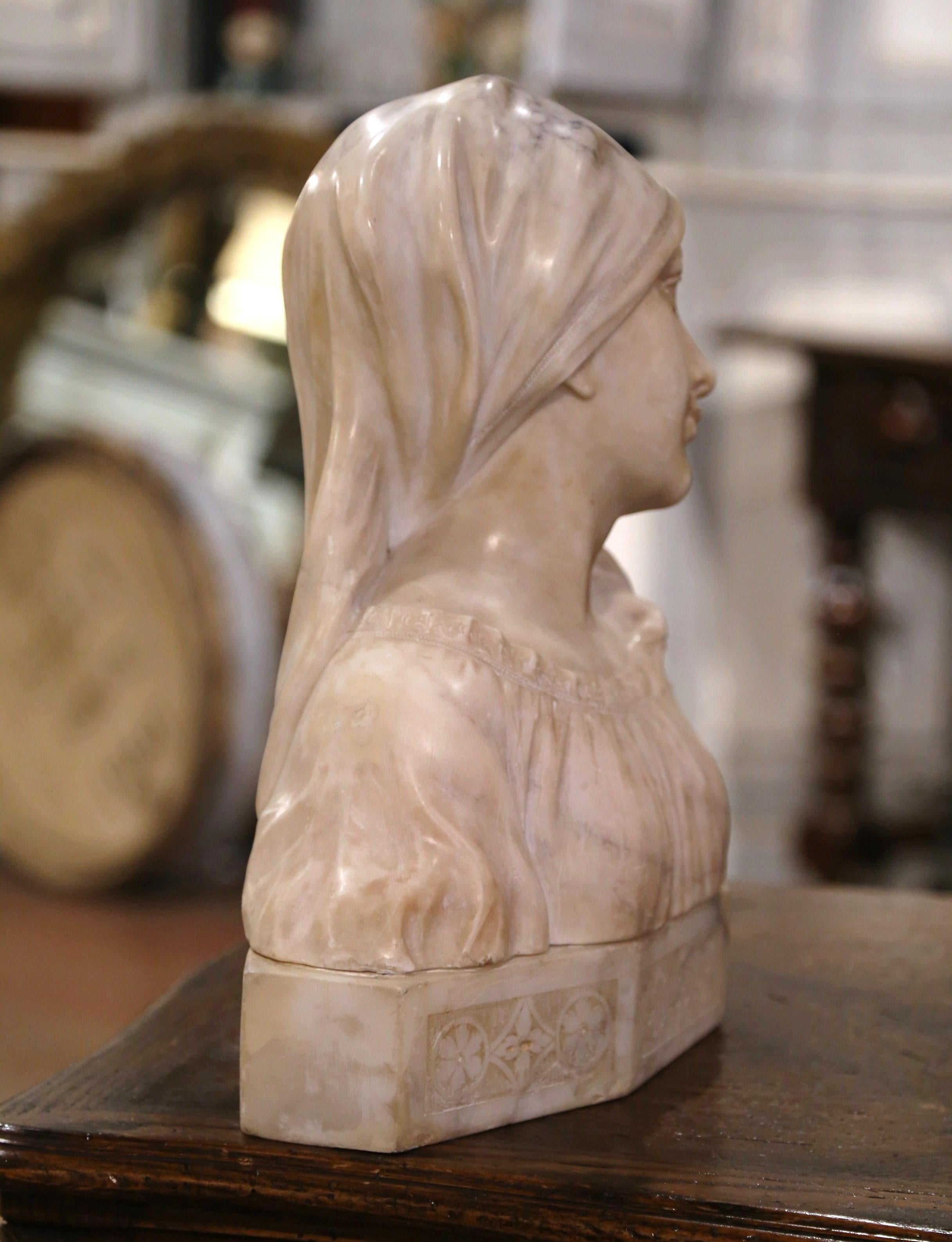 Buste de jeune beauté italienne en marbre sculpté du début du 20e siècle signé A. Cipriani en vente 3