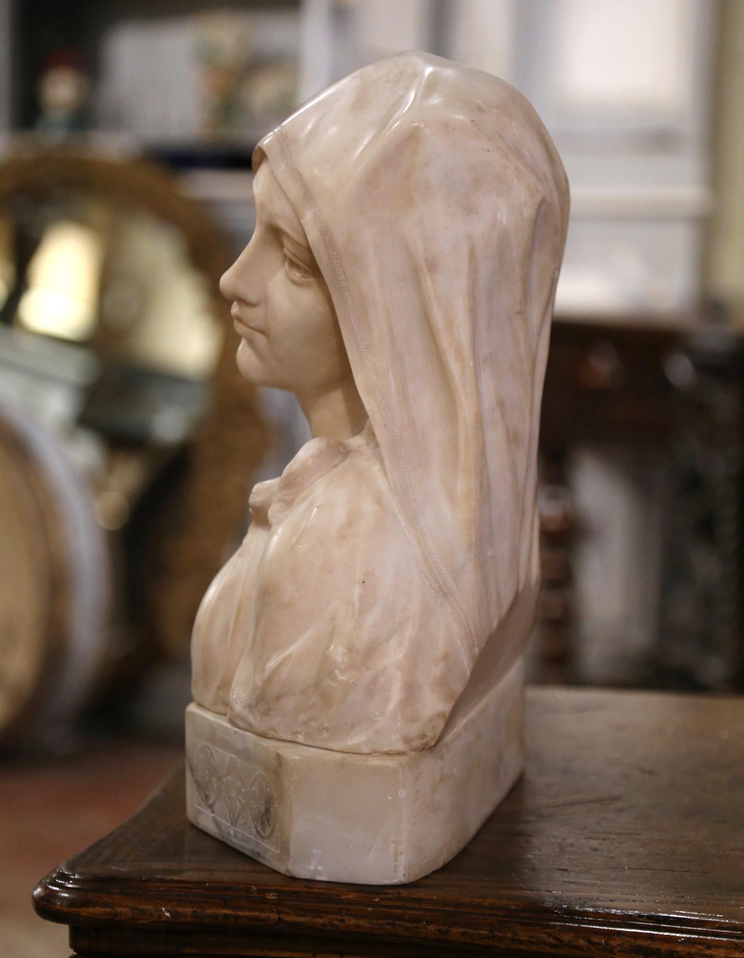 Buste de jeune beauté italienne en marbre sculpté du début du 20e siècle signé A. Cipriani en vente 4