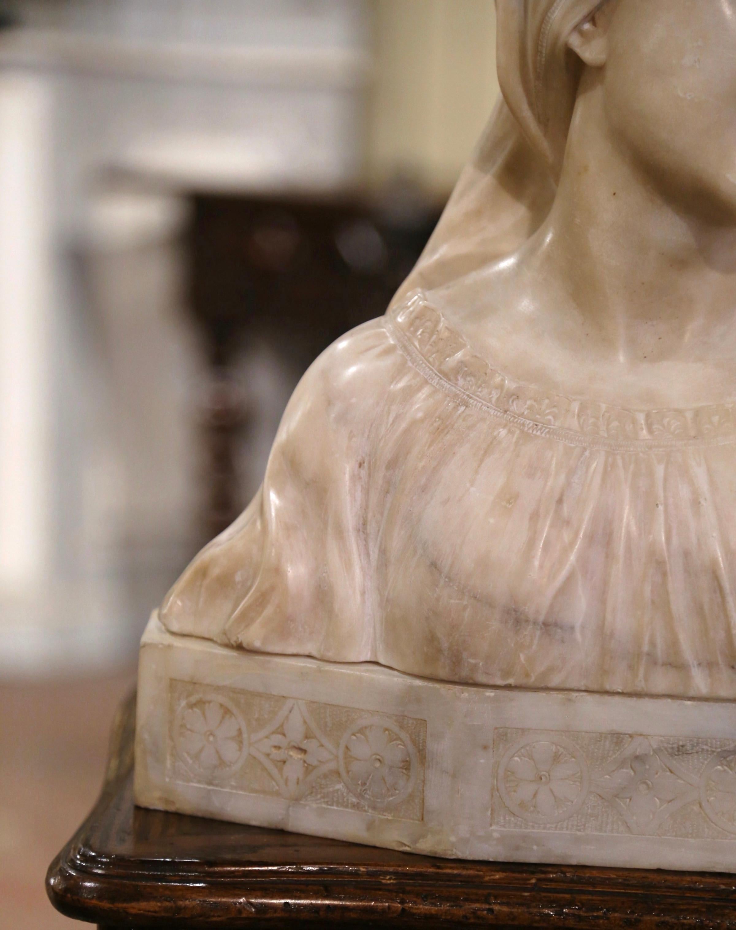 Marbre Buste de jeune beauté italienne en marbre sculpté du début du 20e siècle signé A. Cipriani en vente