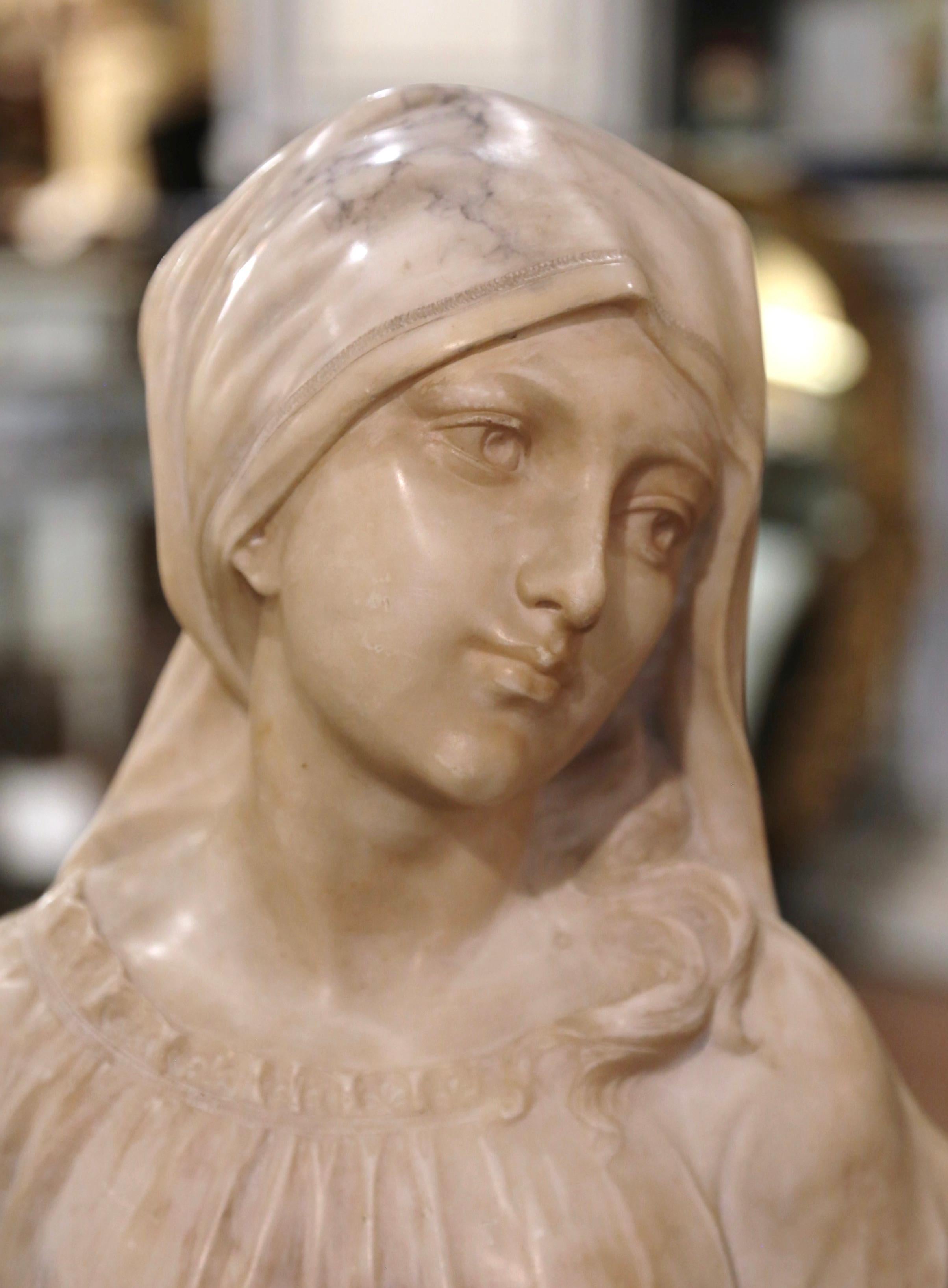 Buste de jeune beauté italienne en marbre sculpté du début du 20e siècle signé A. Cipriani en vente 1