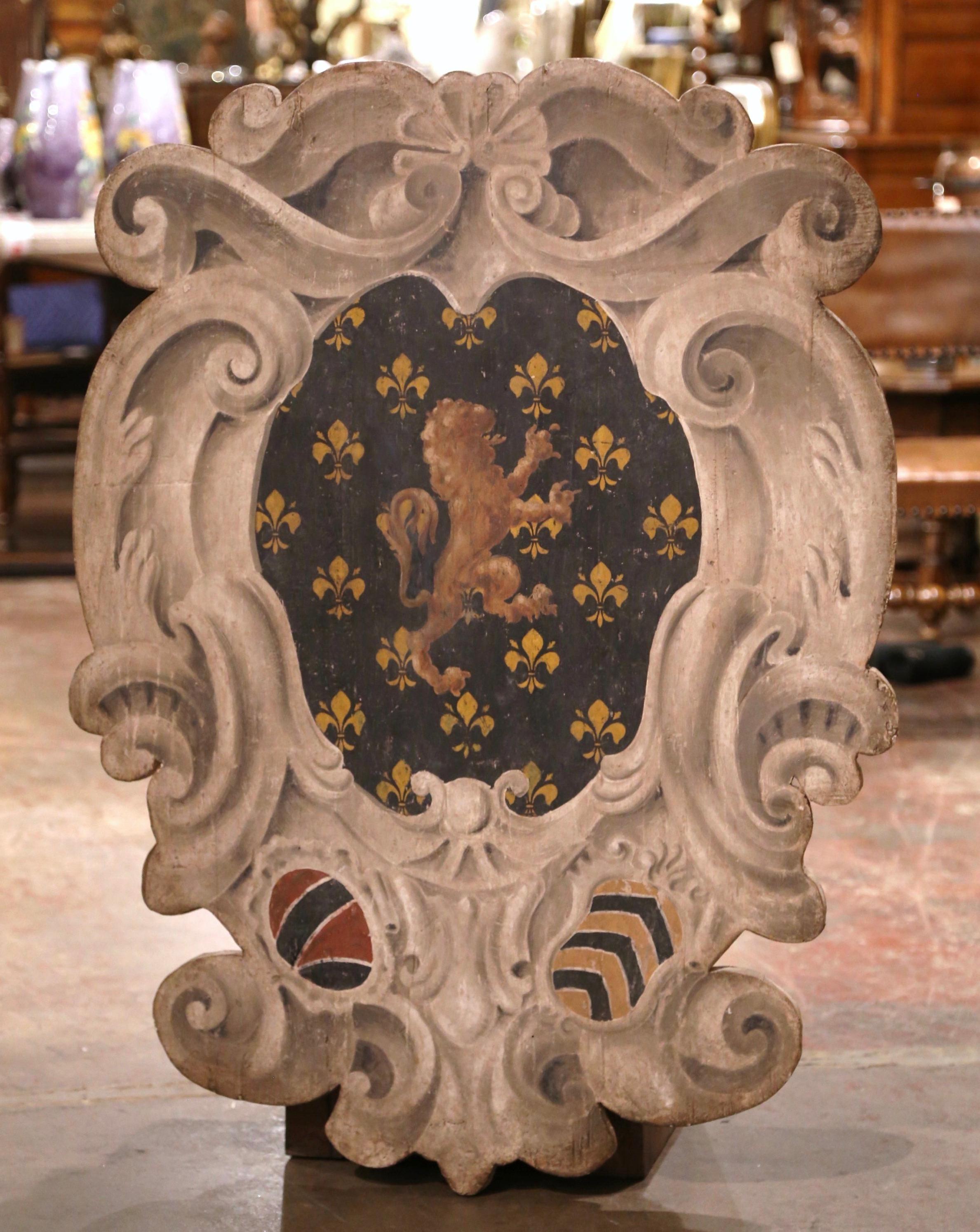 Early 20th Century Italian Carved Painted Wall Hanging Plaque with Family Crest In Excellent Condition In Dallas, TX