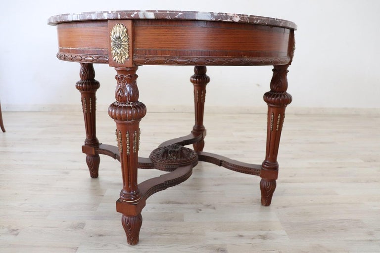 Early 20th Century Italian Carved Walnut Round Center Table with Red Marble Top For Sale 2