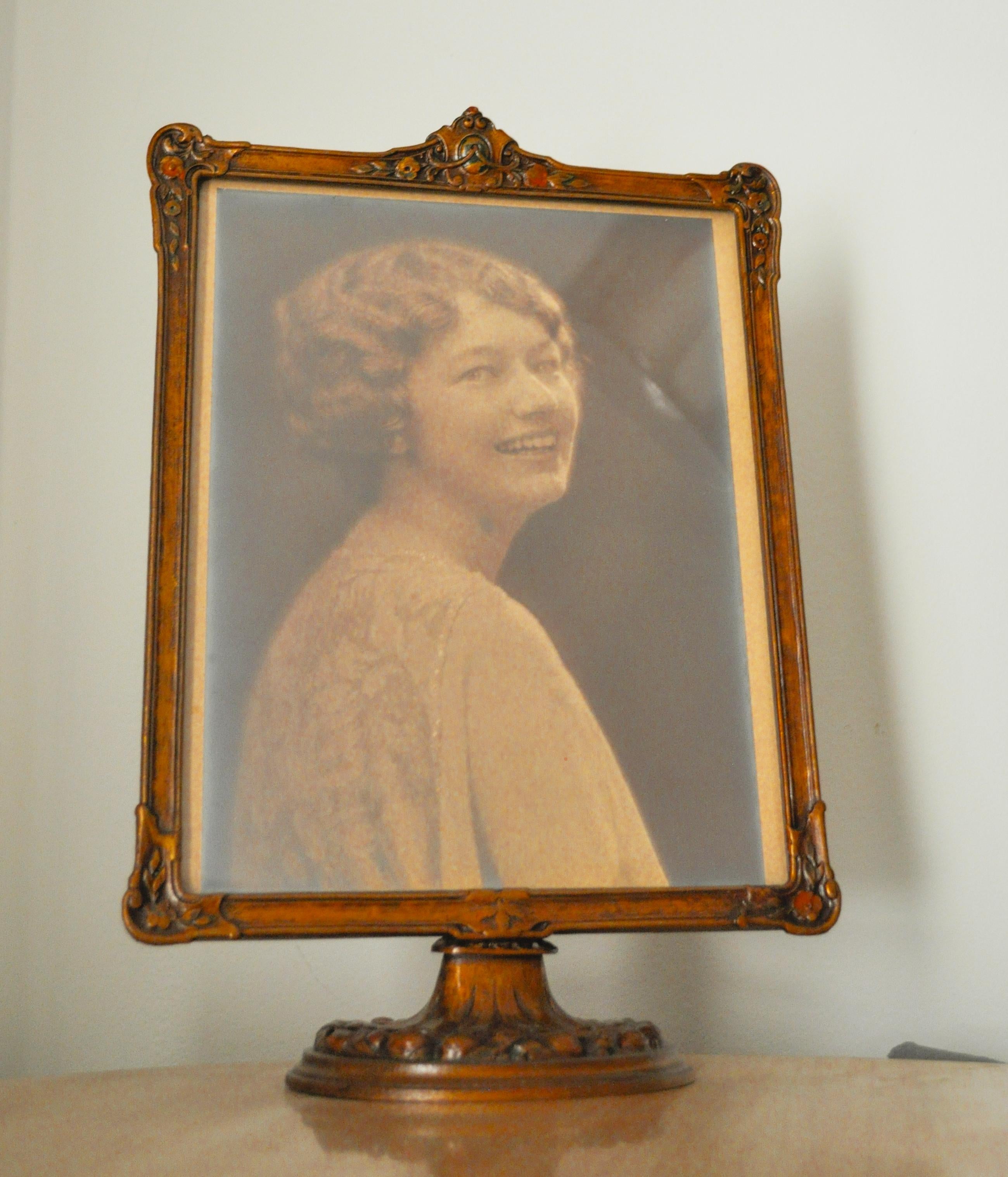 Early 20th Century Italian Carved Wood Art Nouveau Tabletop Frame In Good Condition For Sale In Toronto, CA