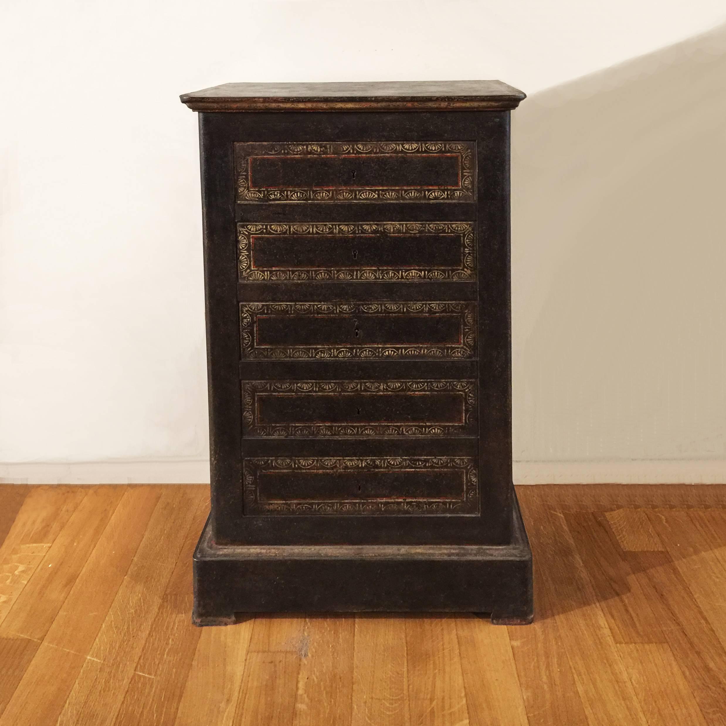 A very special Italian piece of furniture, which has been part of the furniture of the Ocean Liner “SS Conte di Savoia” (Count of Savoy), built in 1932 at the Cantieri Riuniti dell'Adriatico, Trieste. This charming cast iron safe with original