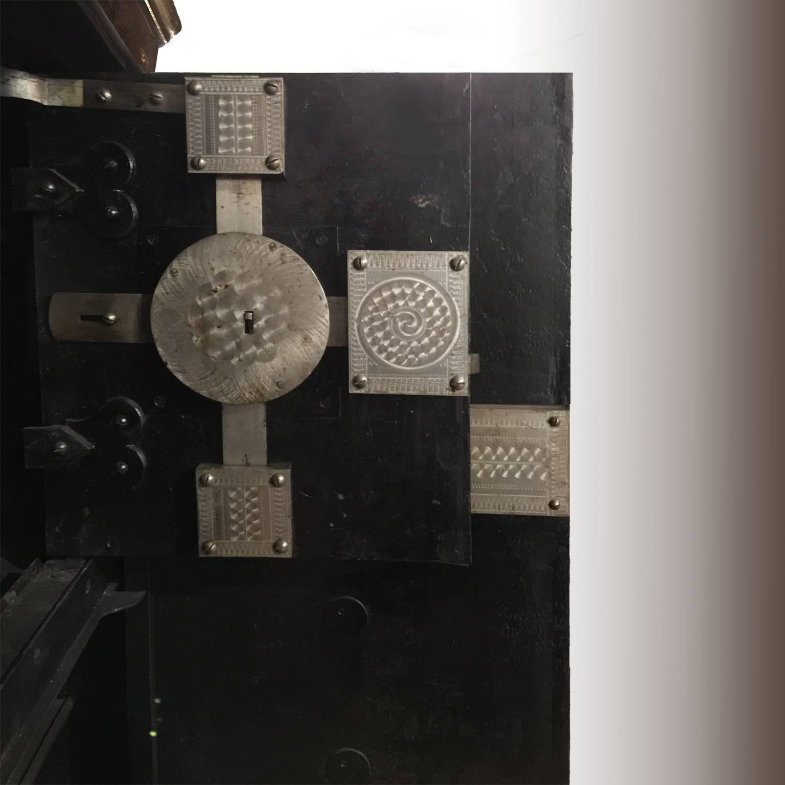 Early 20th Century Italian Cast Iron Safe from the Conte Di Savoia Ocean Liner 3