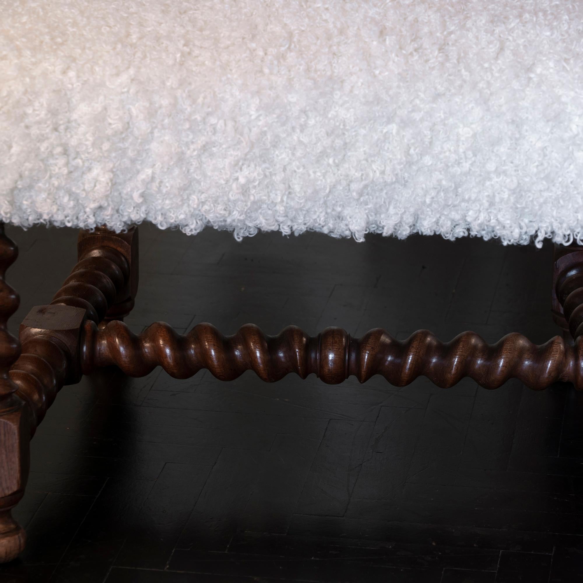 Early 20th Century Italian Chair Walnut and White Curly Wool Fabric 6