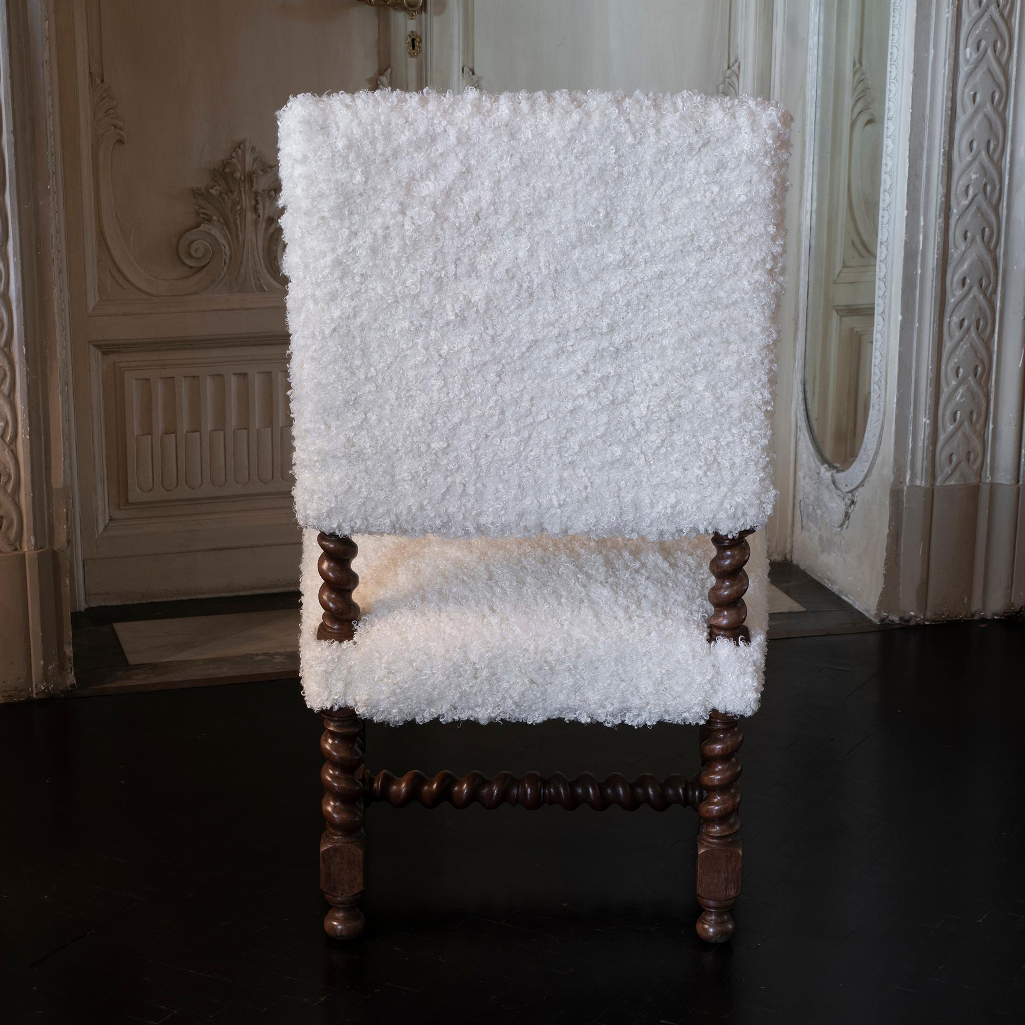 Early 20th Century Italian Chair Walnut and White Curly Wool Fabric In Good Condition In Firenze, IT