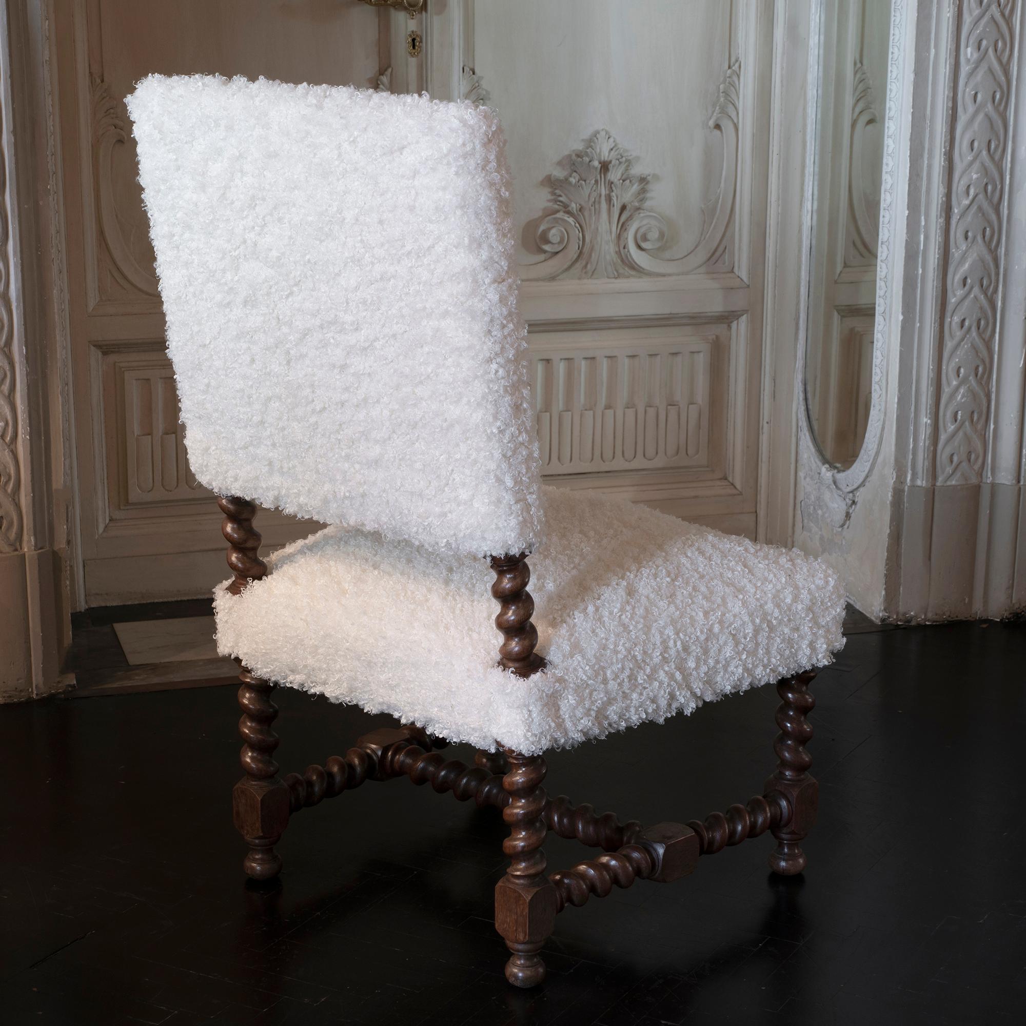 Early 20th Century Italian Chair Walnut and White Curly Wool Fabric 2