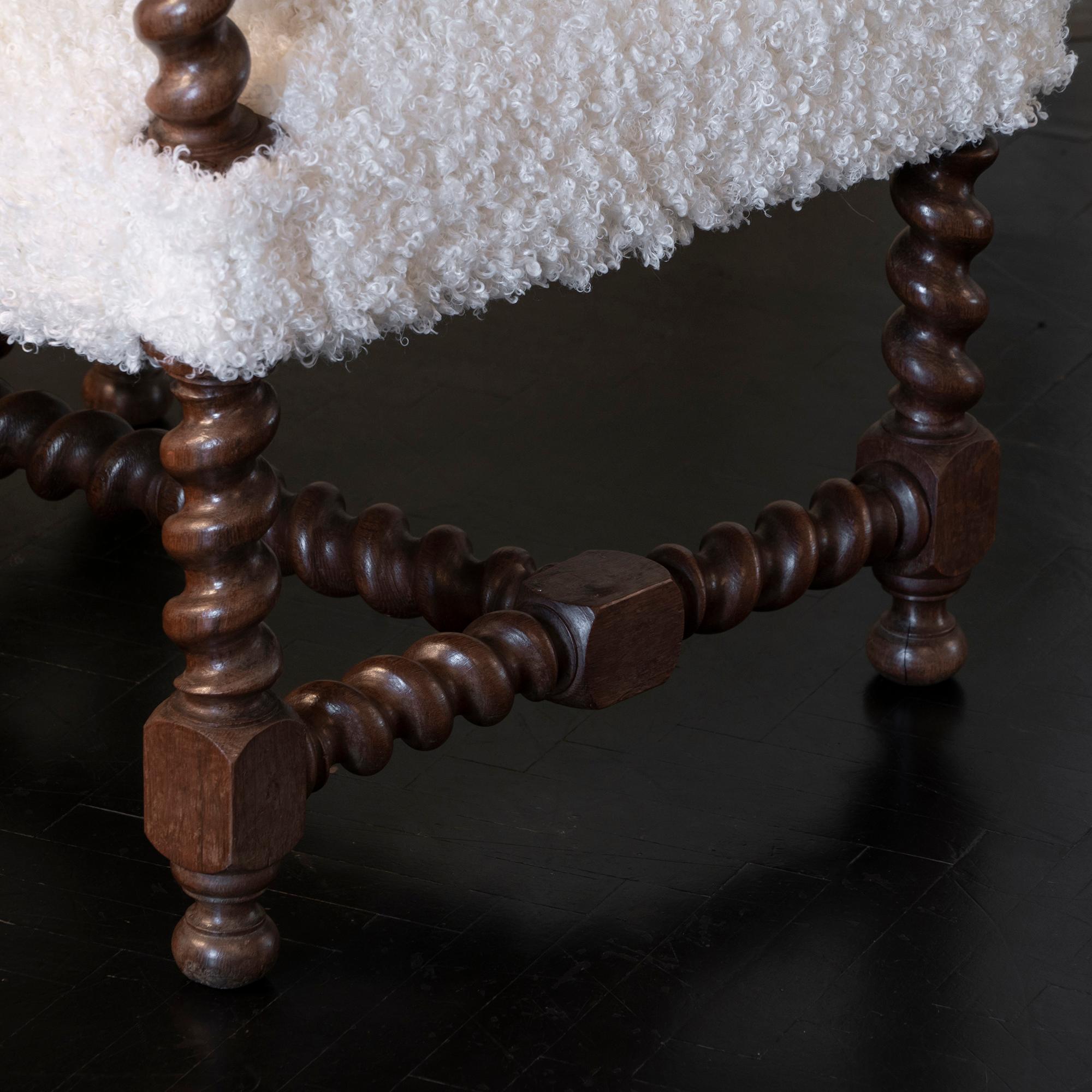 Early 20th Century Italian Chair Walnut and White Curly Wool Fabric 3