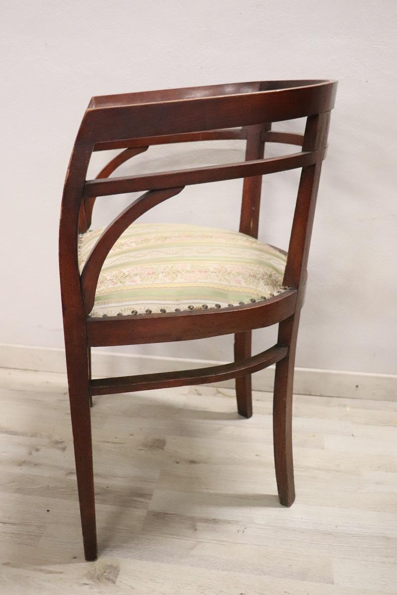 Italienischer Waschtisch aus Kirschbaumholz des frühen 20. Jahrhunderts mit Sessel im Angebot 5