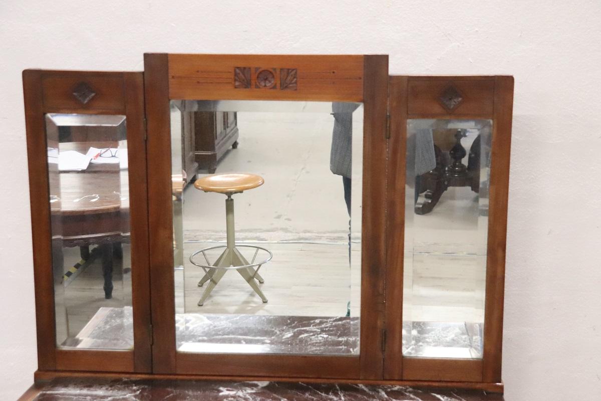 Italienischer Waschtisch aus Kirschbaumholz des frühen 20. Jahrhunderts mit Sessel im Zustand „Gut“ im Angebot in Casale Monferrato, IT