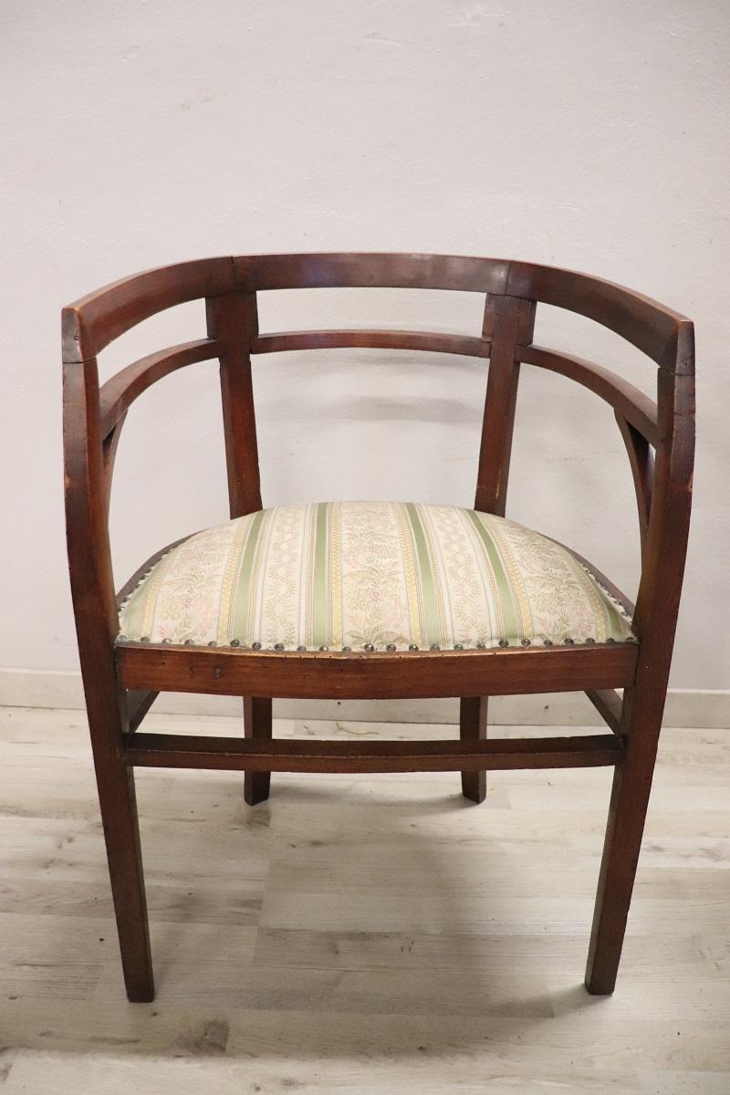 Italienischer Waschtisch aus Kirschbaumholz des frühen 20. Jahrhunderts mit Sessel im Angebot 4