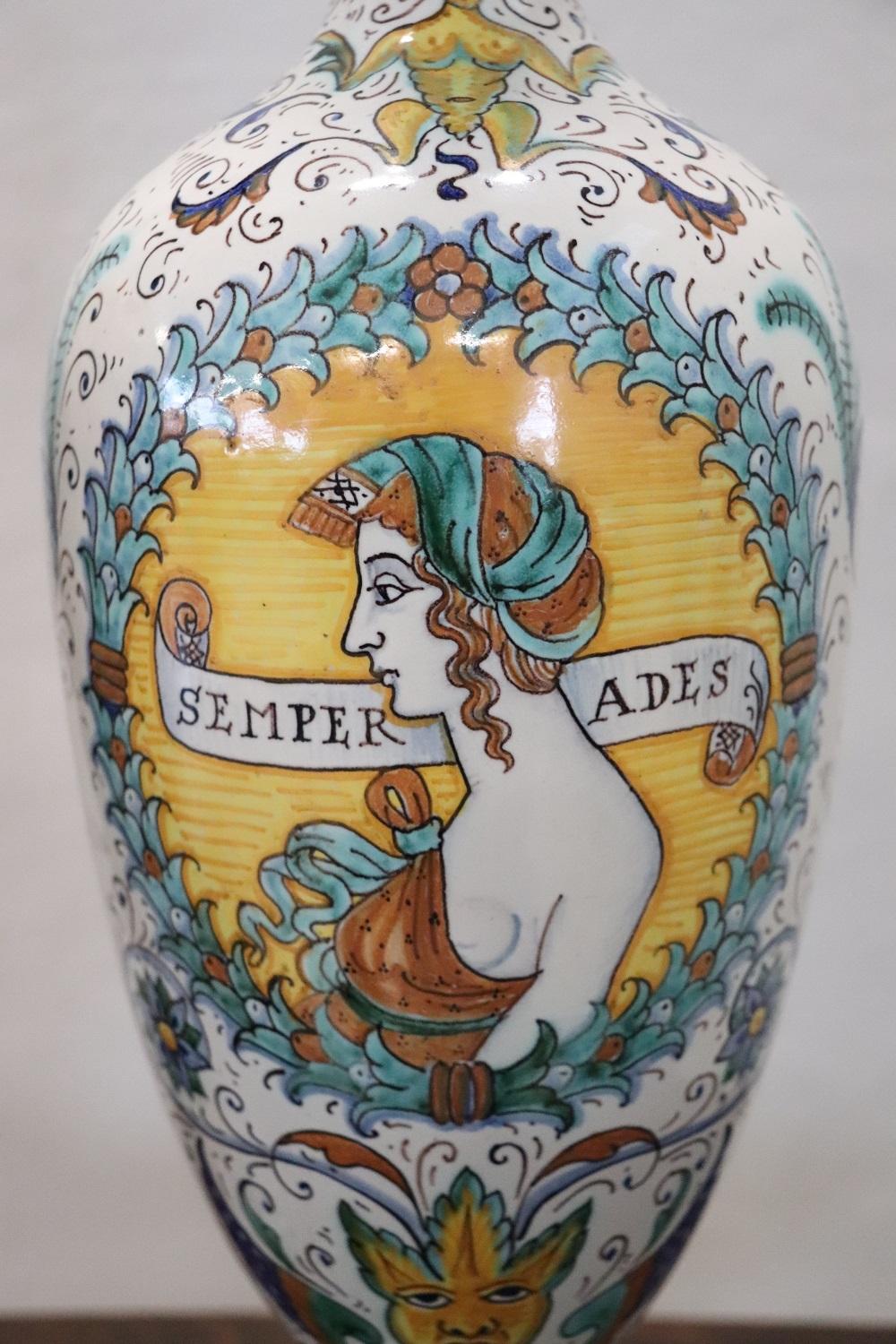 Set von 2 italienischen Deruta-Keramik-Amphoren aus dem frühen 20. Jahrhundert im Angebot 1