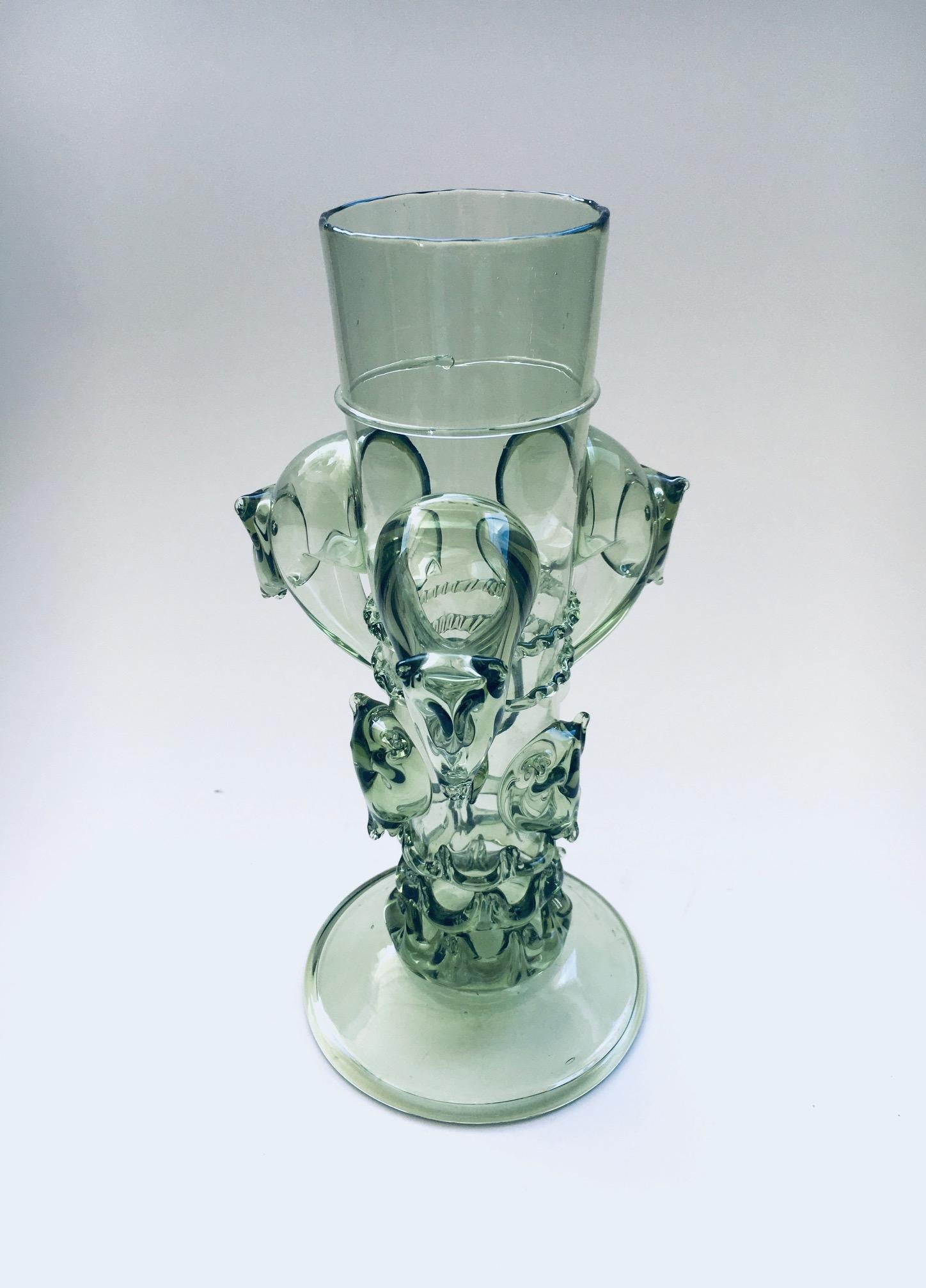 Aufwändige Kunstglasvase aus italienischem Design des frühen 20. Jahrhunderts (Sonstiges) im Angebot