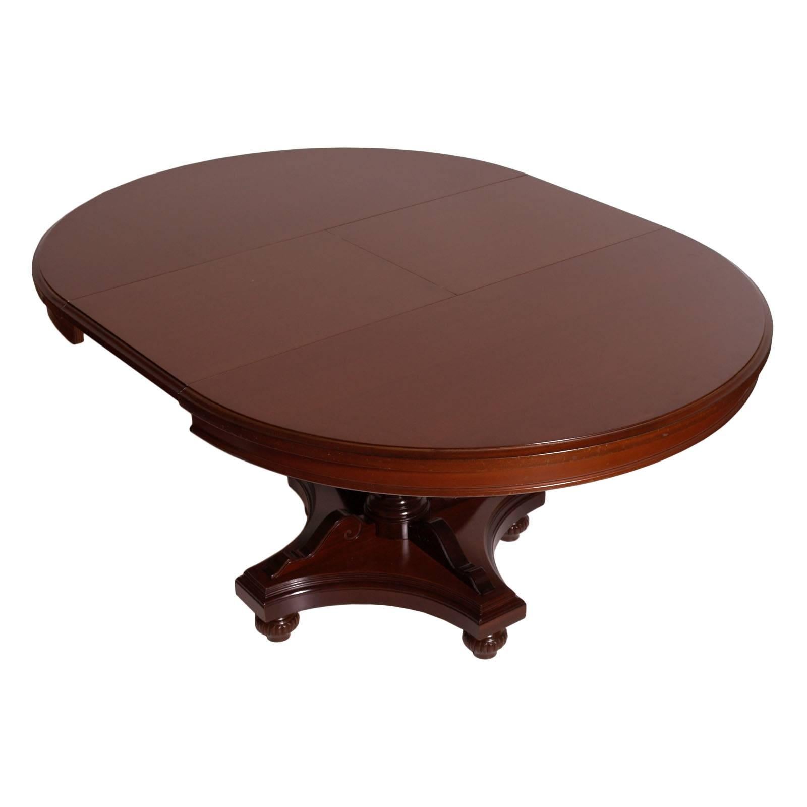 Era Art Deco elegant Italian extendable round table, Regency style, in solid mahogany, polished to wax. Excellent patina e conditions.

Measures cm: H 80, W 120, add 45 D 120.
