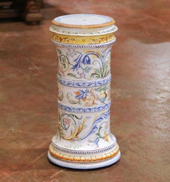 Colonne à piédestal en faïence italienne du début du 20e siècle avec décor peint à la main