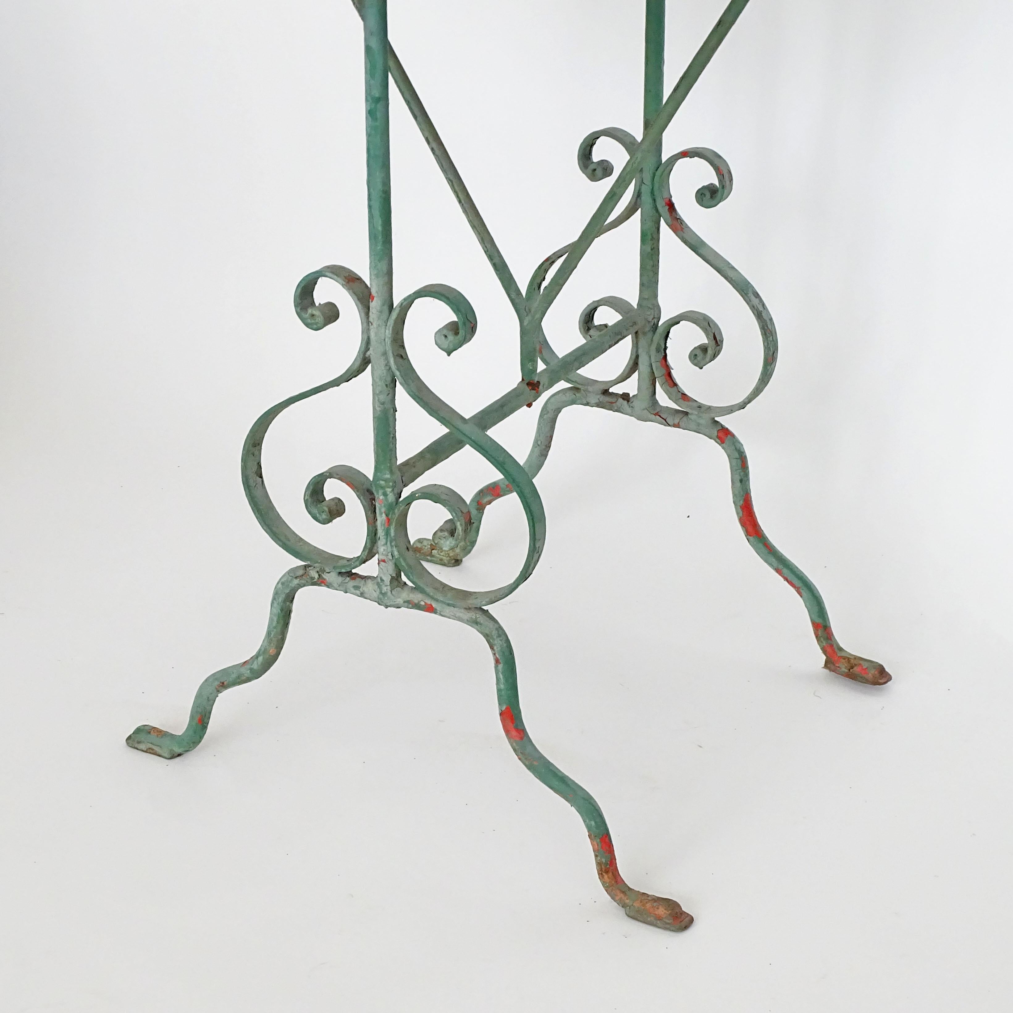 Italienischer klappbarer Gartentisch des frühen 20. Jahrhunderts (Frühes 20. Jahrhundert) im Angebot