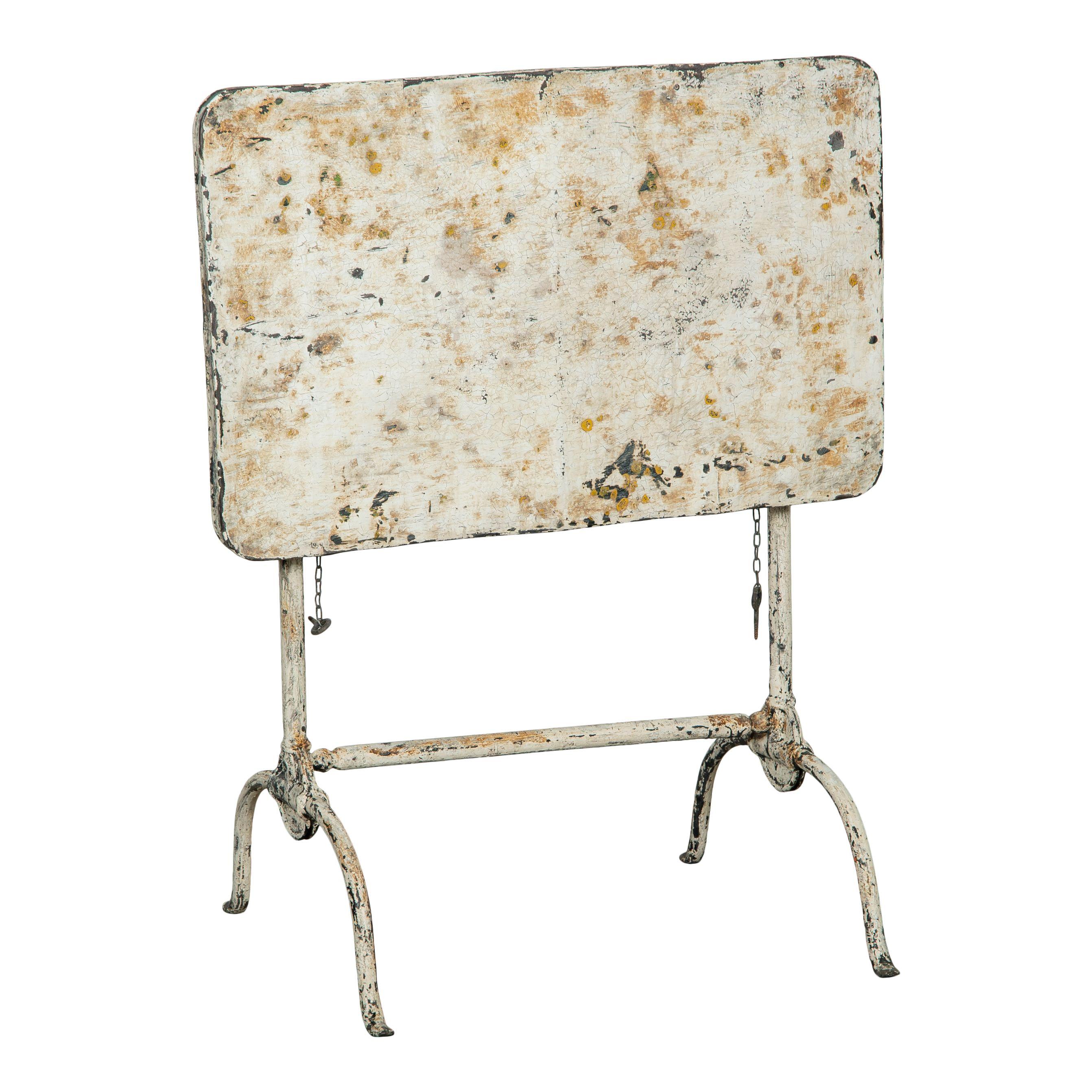 20ième siècle Table de bistro pliante italienne du début du 20e siècle - Paire en vente