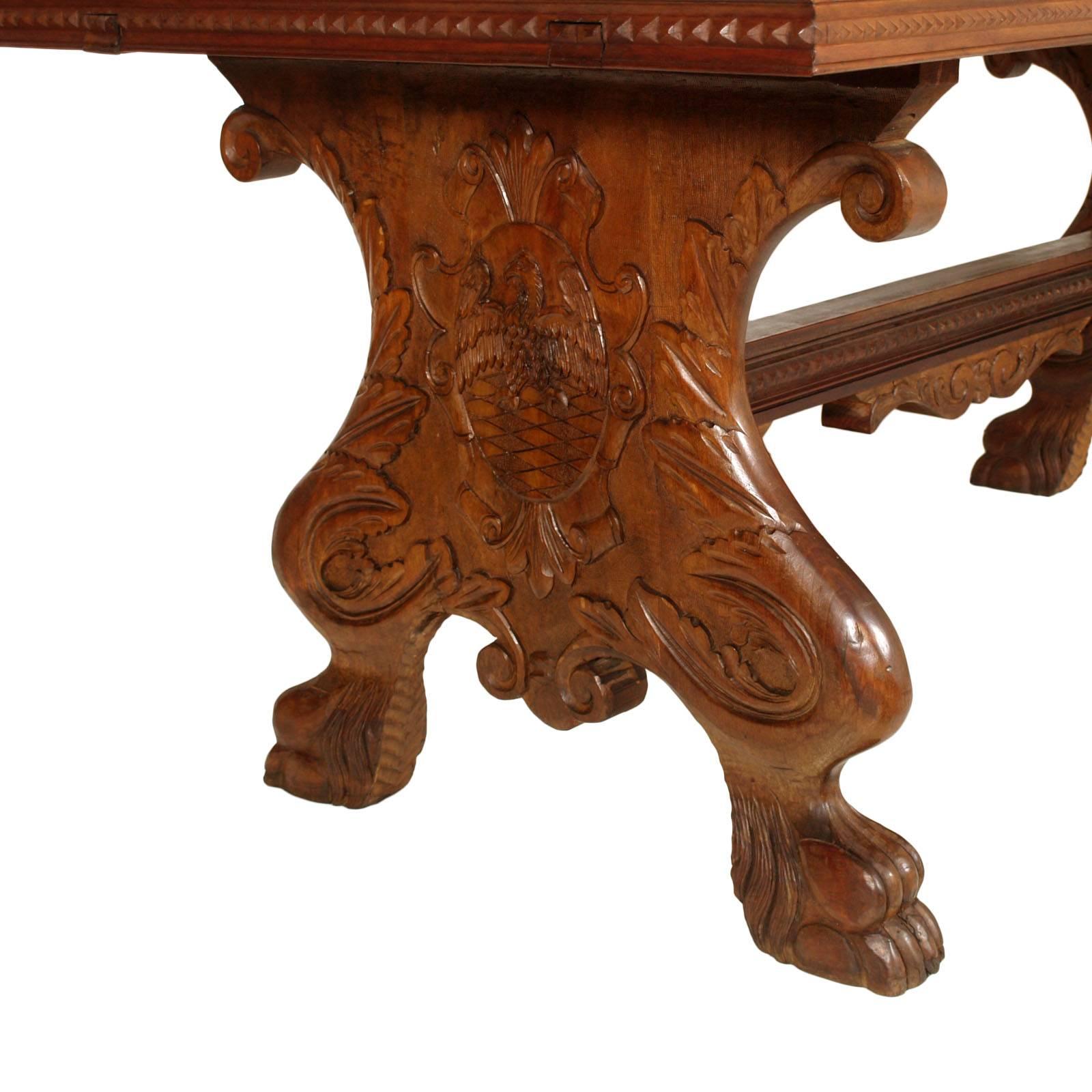 Hand-Carved Early 20th Century Tuscany Carved Extendable Walnut Table by Michele Bonciani For Sale