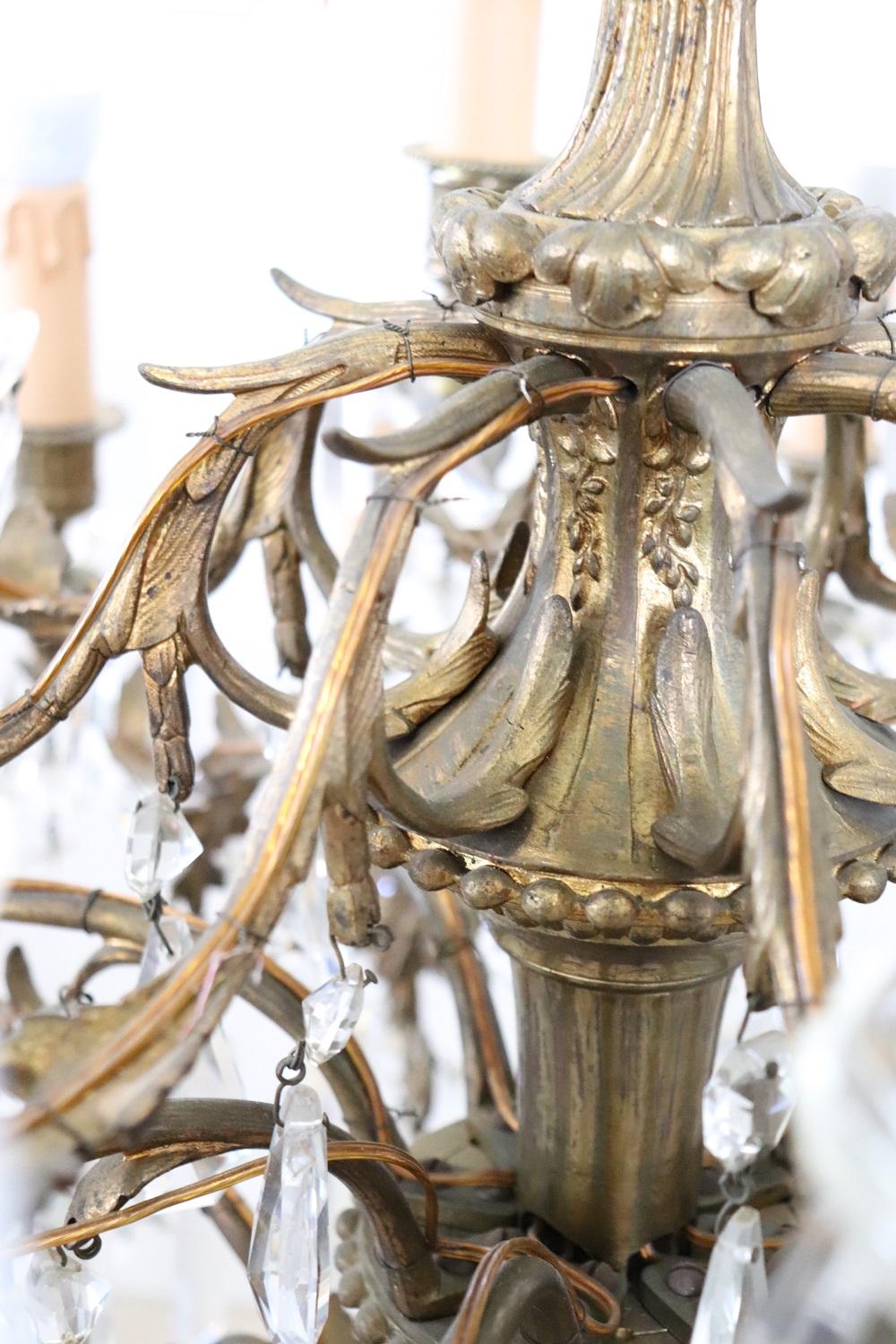 Early 20th Century Italian Gilded Bronze and Crystal Large Chandelier, 24 Bulbs For Sale 7